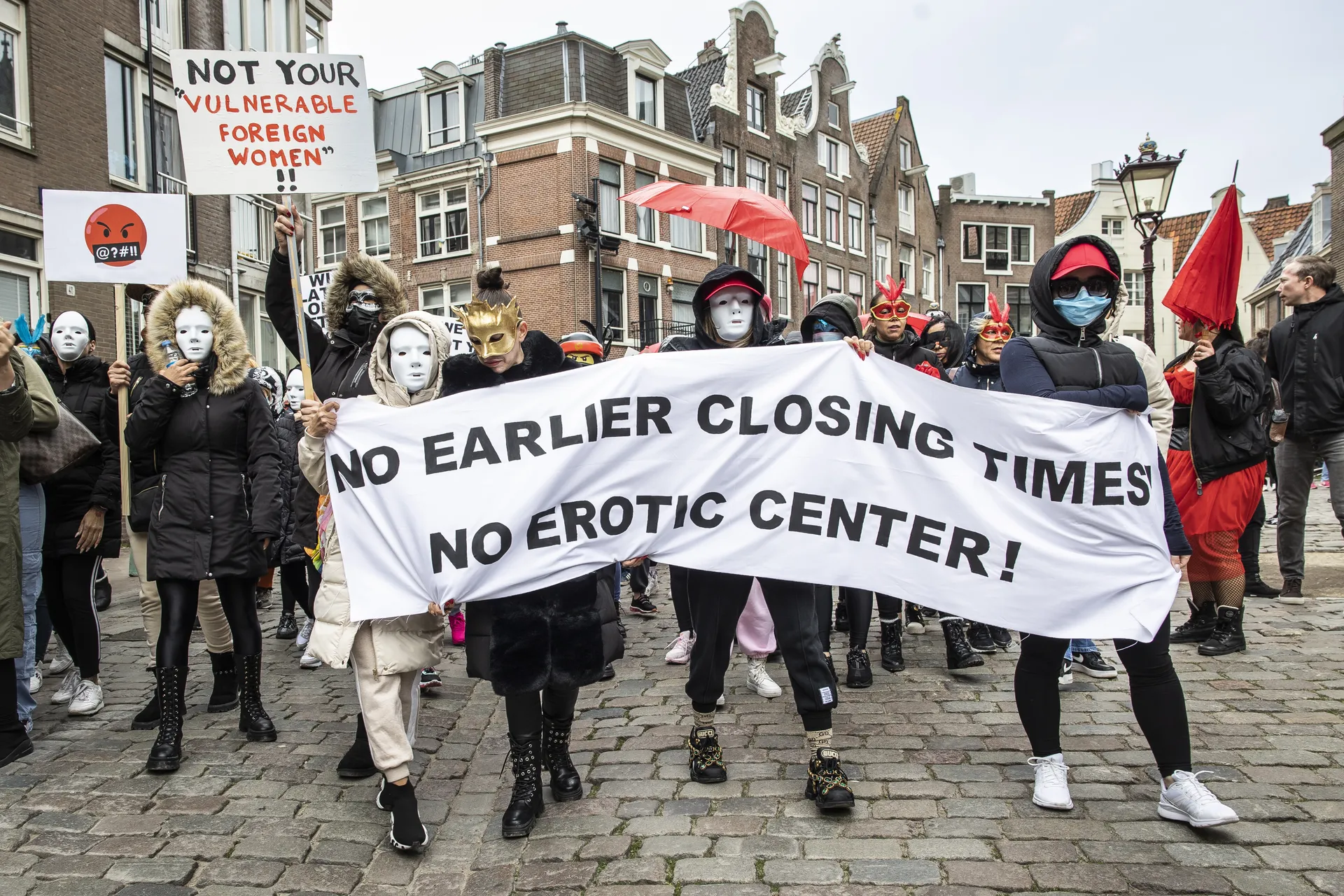 Afbeelding van Wijkbewoners en sekswerkers moeten samen optrekken tegen het eroscentrumplan van Femke Halsema