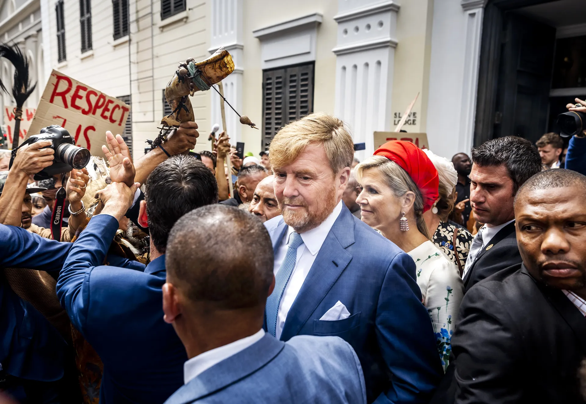 Afbeelding van Demonstranten bij slavernijmuseum verwijten Koning gebrek aan aandacht voor onderdrukking