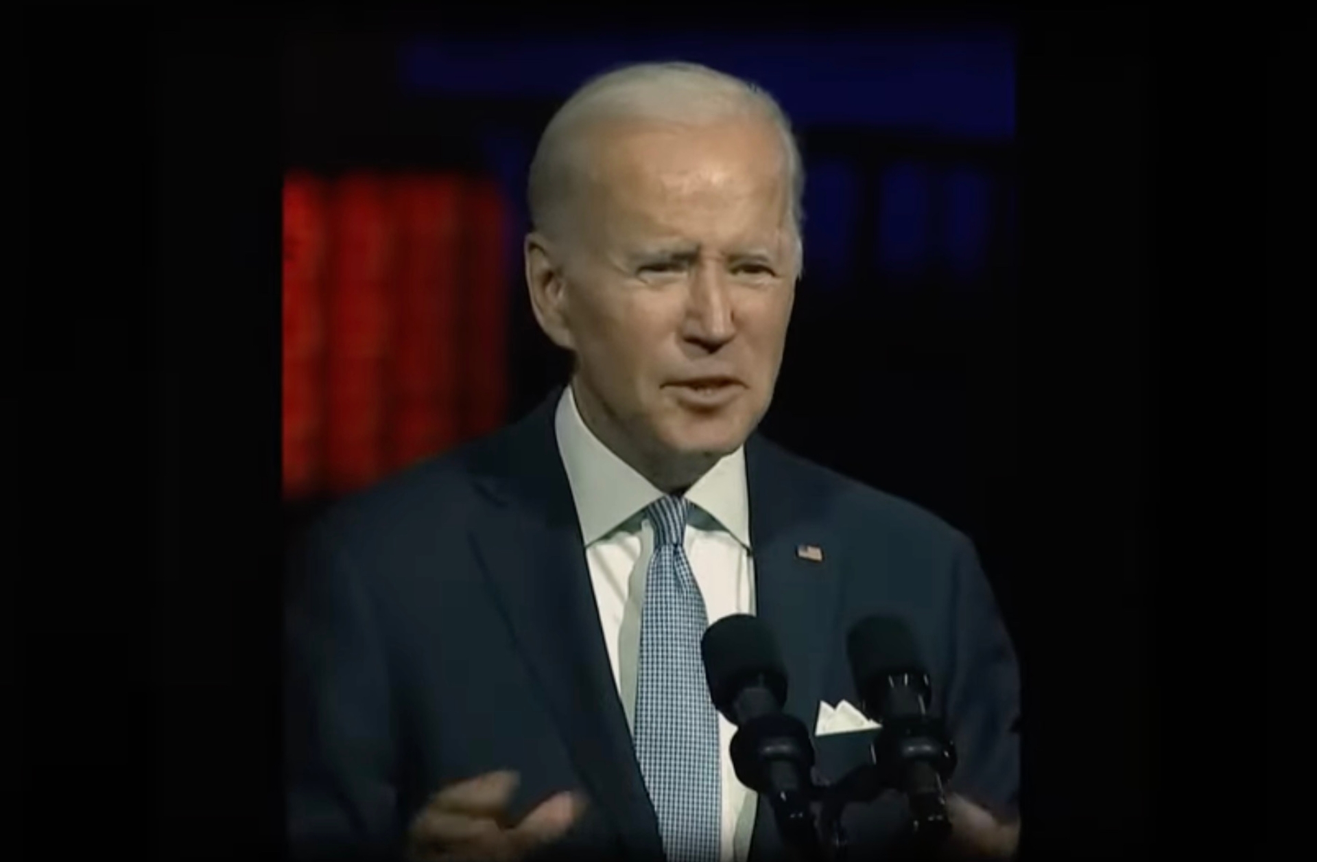 Afbeelding van President Joe Biden (80) gaat officieel voor tweede termijn "om de Amerikaanse democratie te verdedigen"