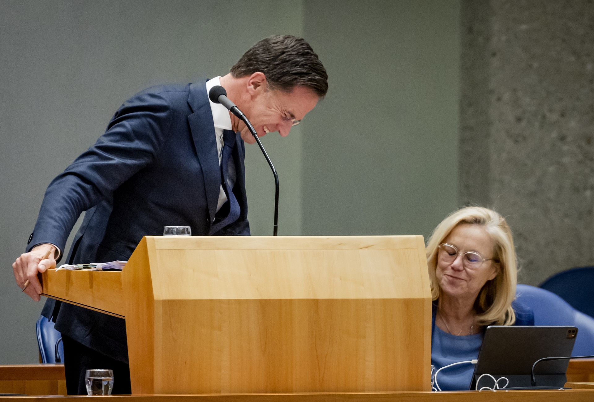 Afbeelding van Nederland is een gaaf land voor aan het pluche verslaafde politici