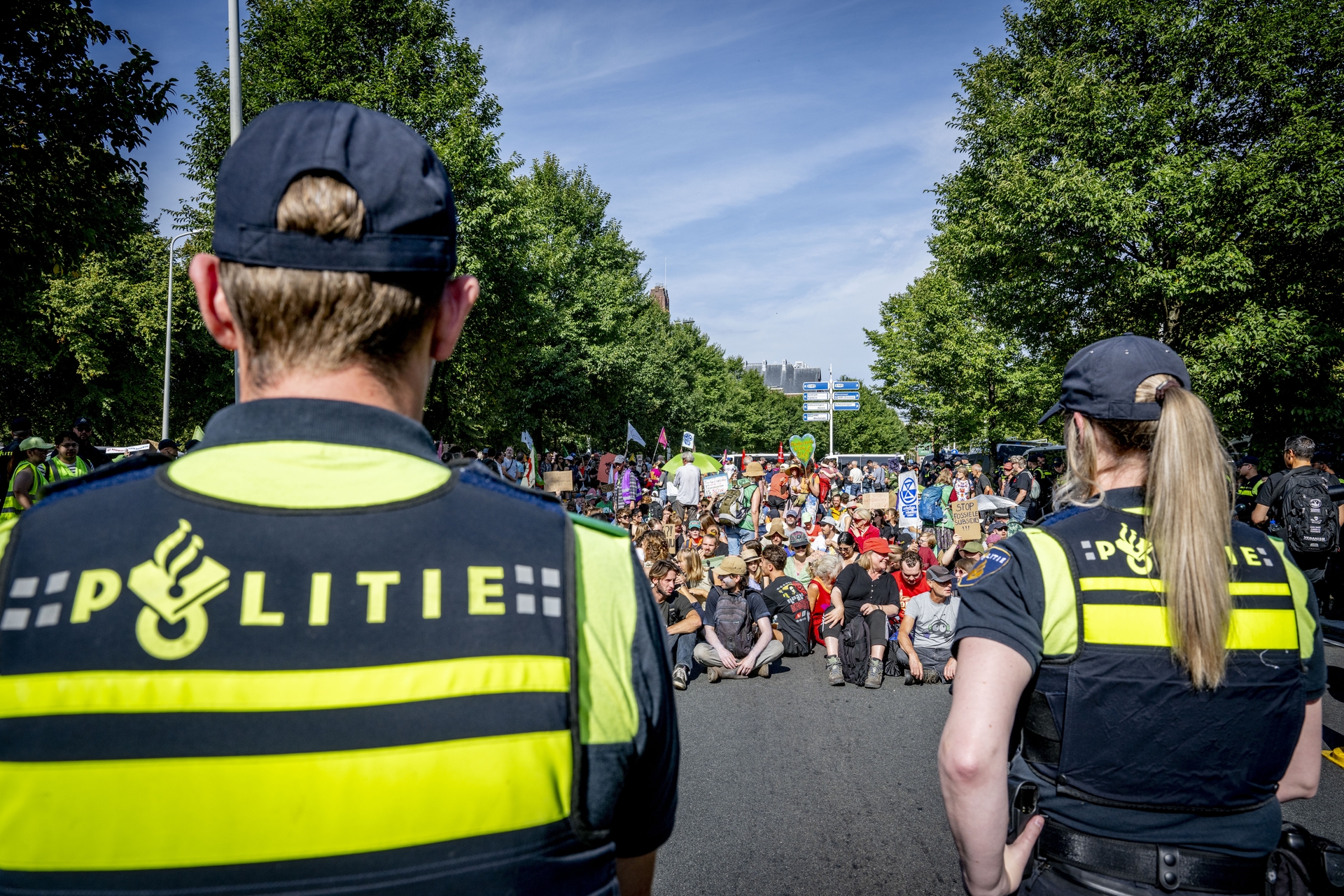 Afbeelding van VVD wil dat klimaatactivisten op de A12 harder worden gestraft, maar politie heeft daar helemaal geen tijd voor