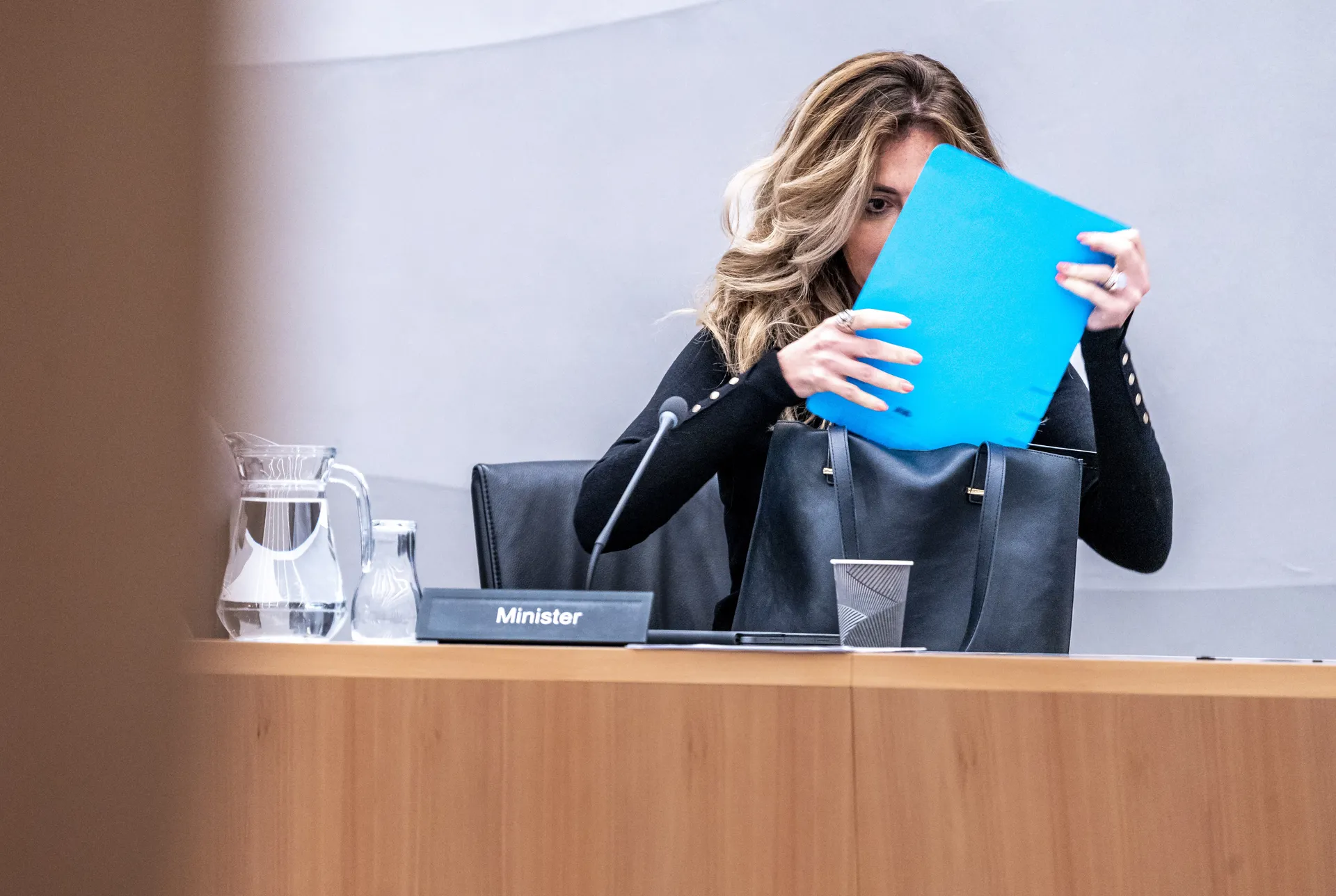 Afbeelding van Moet de Nederlandse politie als gevolg van het hoofddoekverbod straks in andere EU-landen personeel gaan werven?