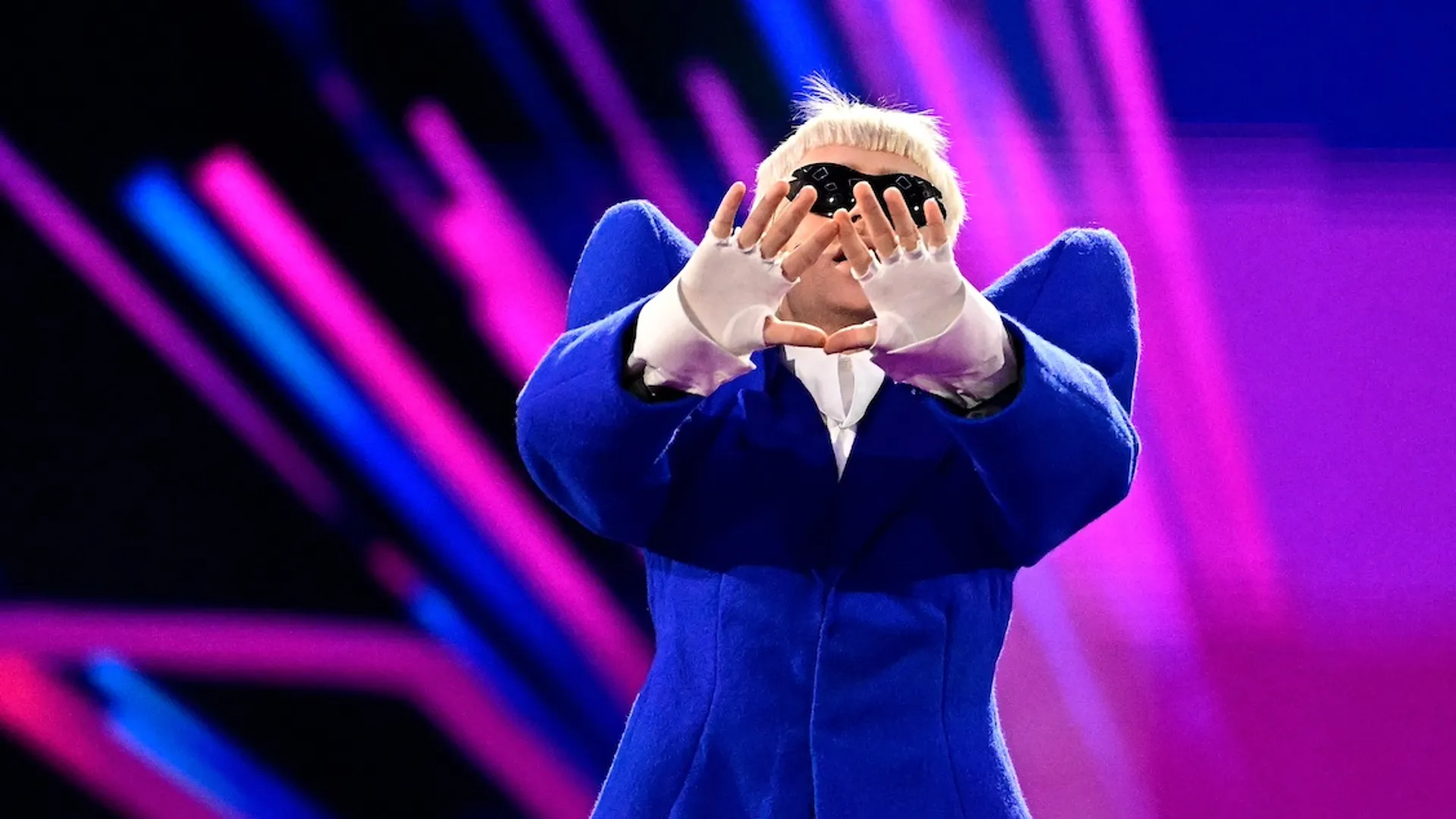 Afbeelding van Joost Klein uit finale Songfestival wegens verzet tegen hinderlijk volgende camera