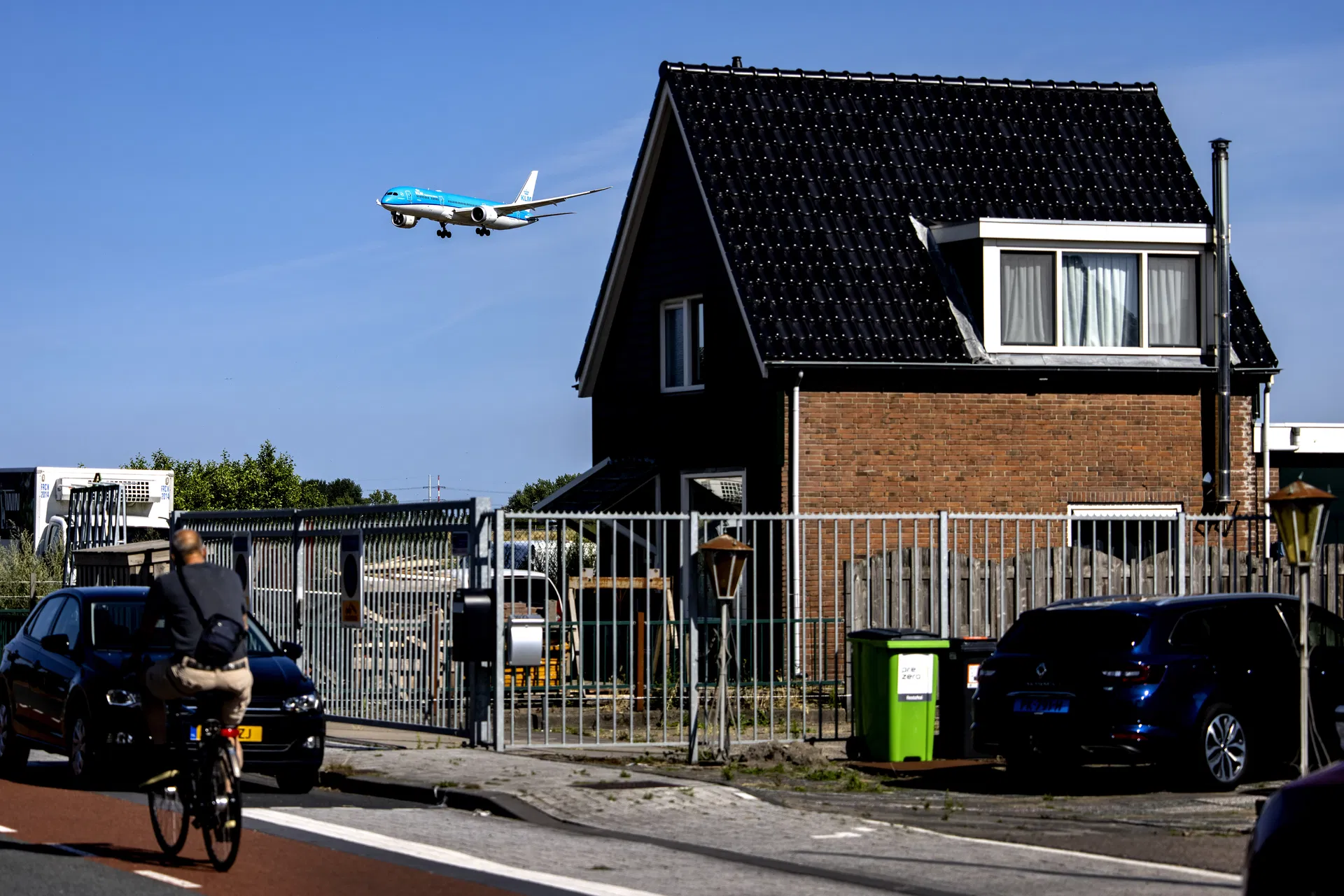 Schiphol Moet Veel Harder Krimpen Om Woningnood Te Bestrijden - Joop ...