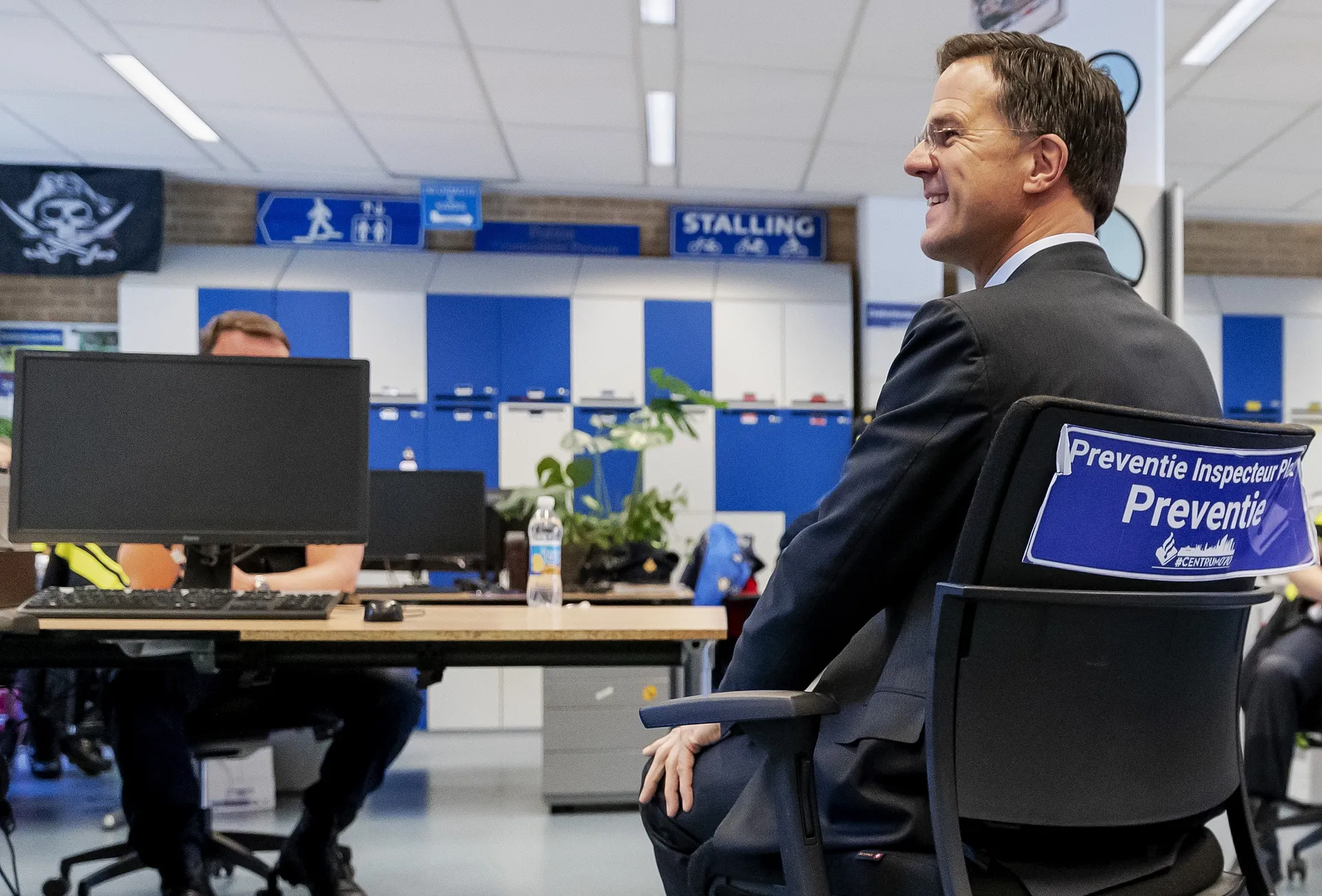 Afbeelding van Rutte schuift dringende adviezen brandweer terzijde en weigert te verhuizen