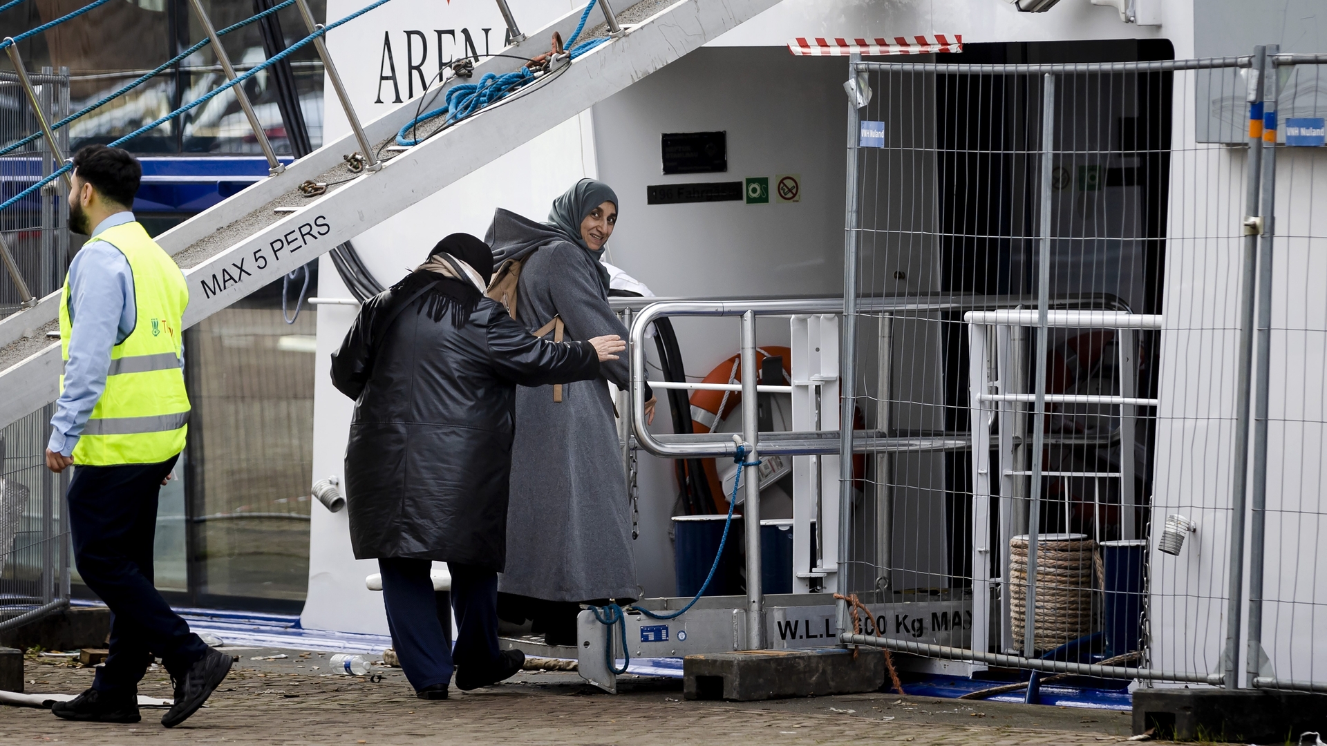 Afbeelding van Ondernemers verrijken zich over de ruggen van arbeidsmigranten die werken op asielschepen