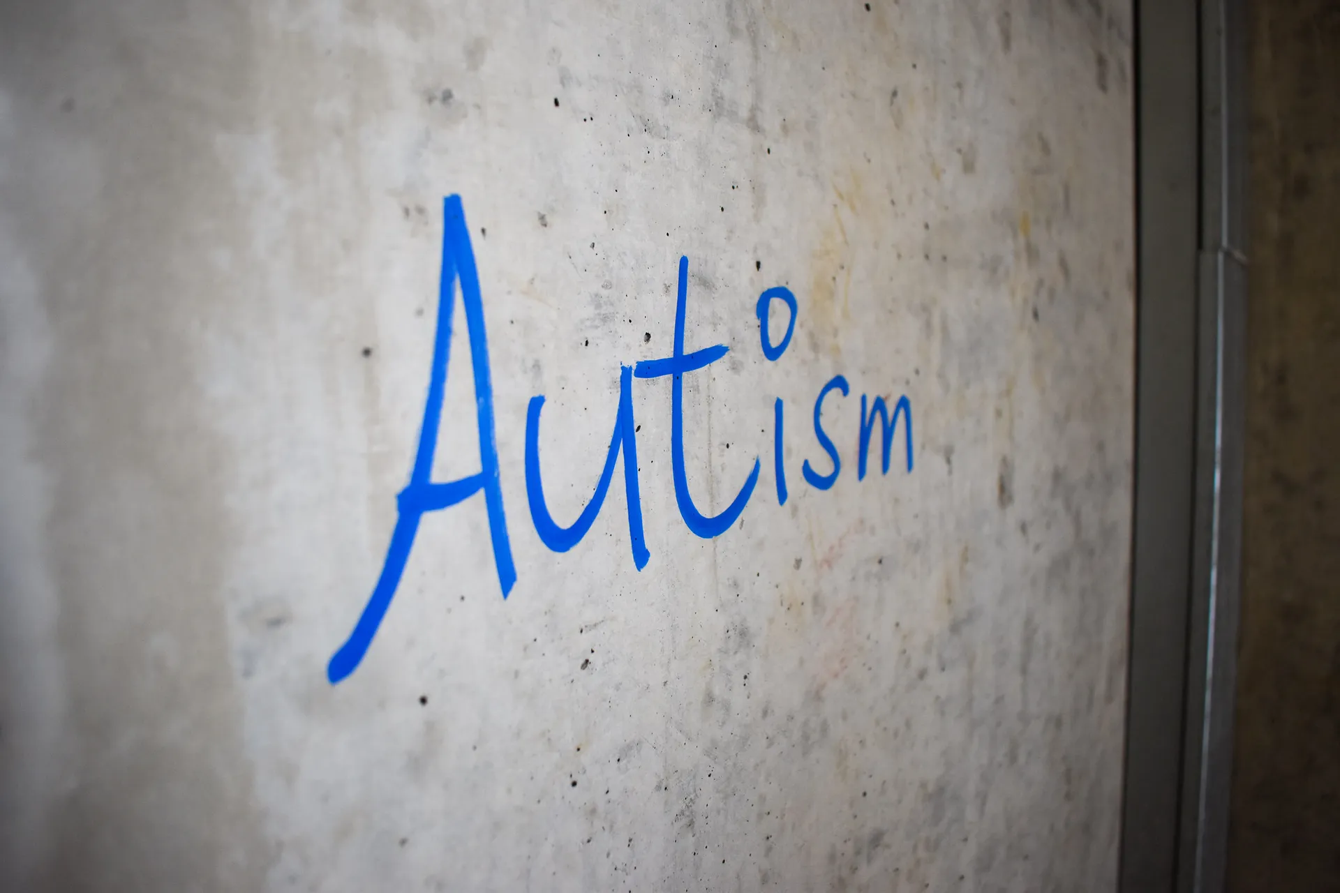 Uit de kast komen als autist is niet makkelijk en al helemaal niet als