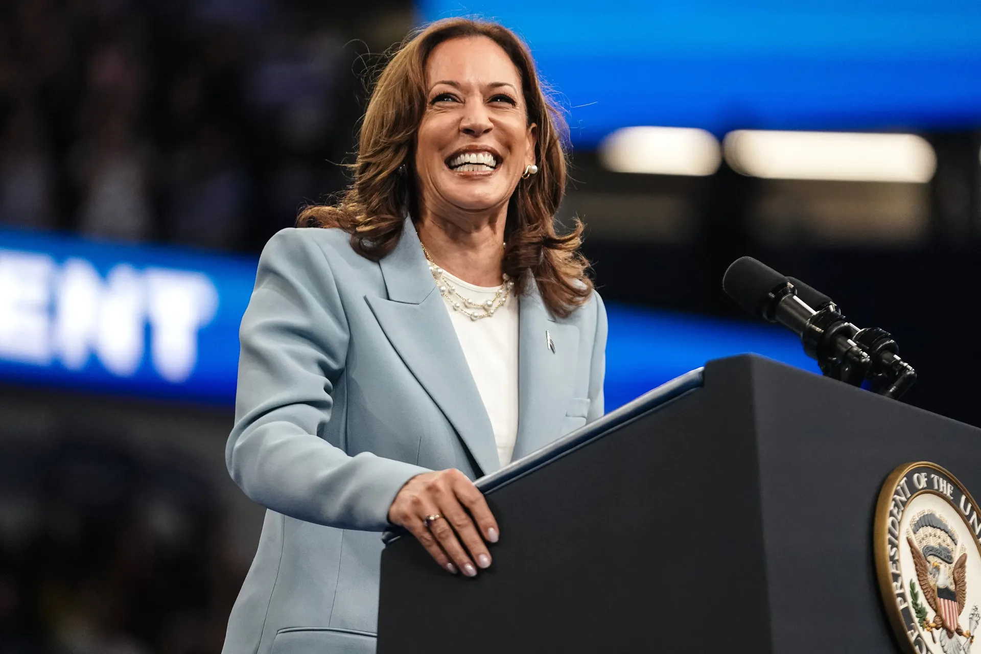 Afbeelding van Harris officieel presidentskandidaat, in Kamp Trump zweet men peentjes