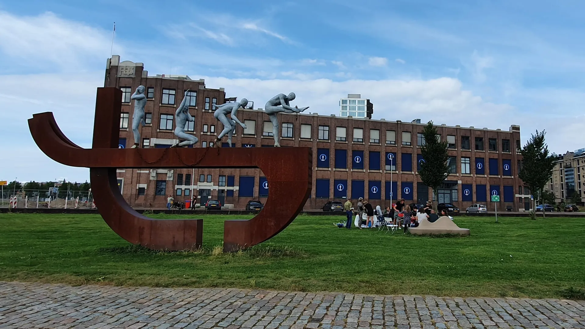 Gemeente Den Haag, pas het slavernijmonument aan nu het nog kan - Joop