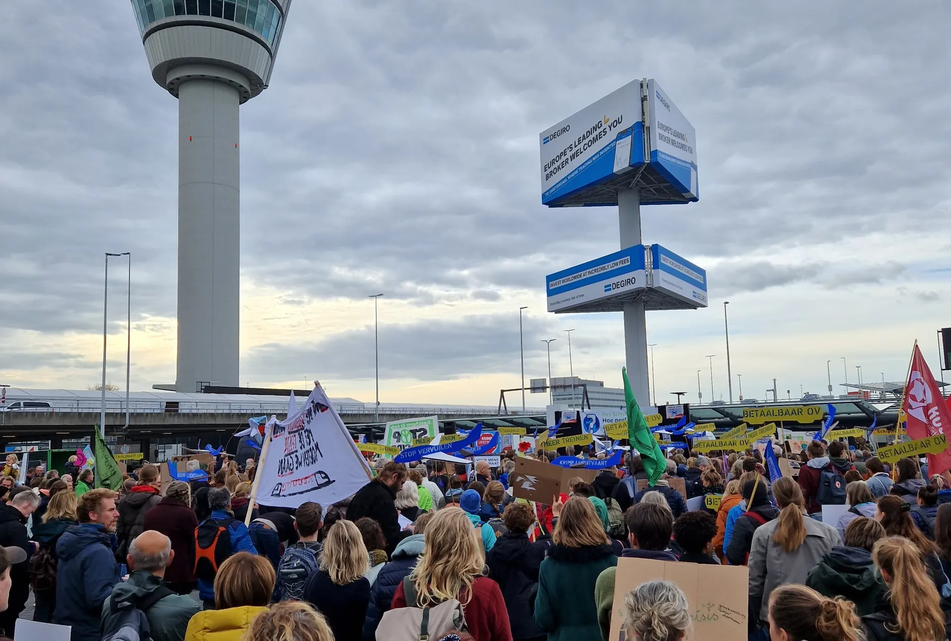 Afbeelding van Actiedrukte op Schiphol, meerdere demonstraties tegen klimaatverwoesting
