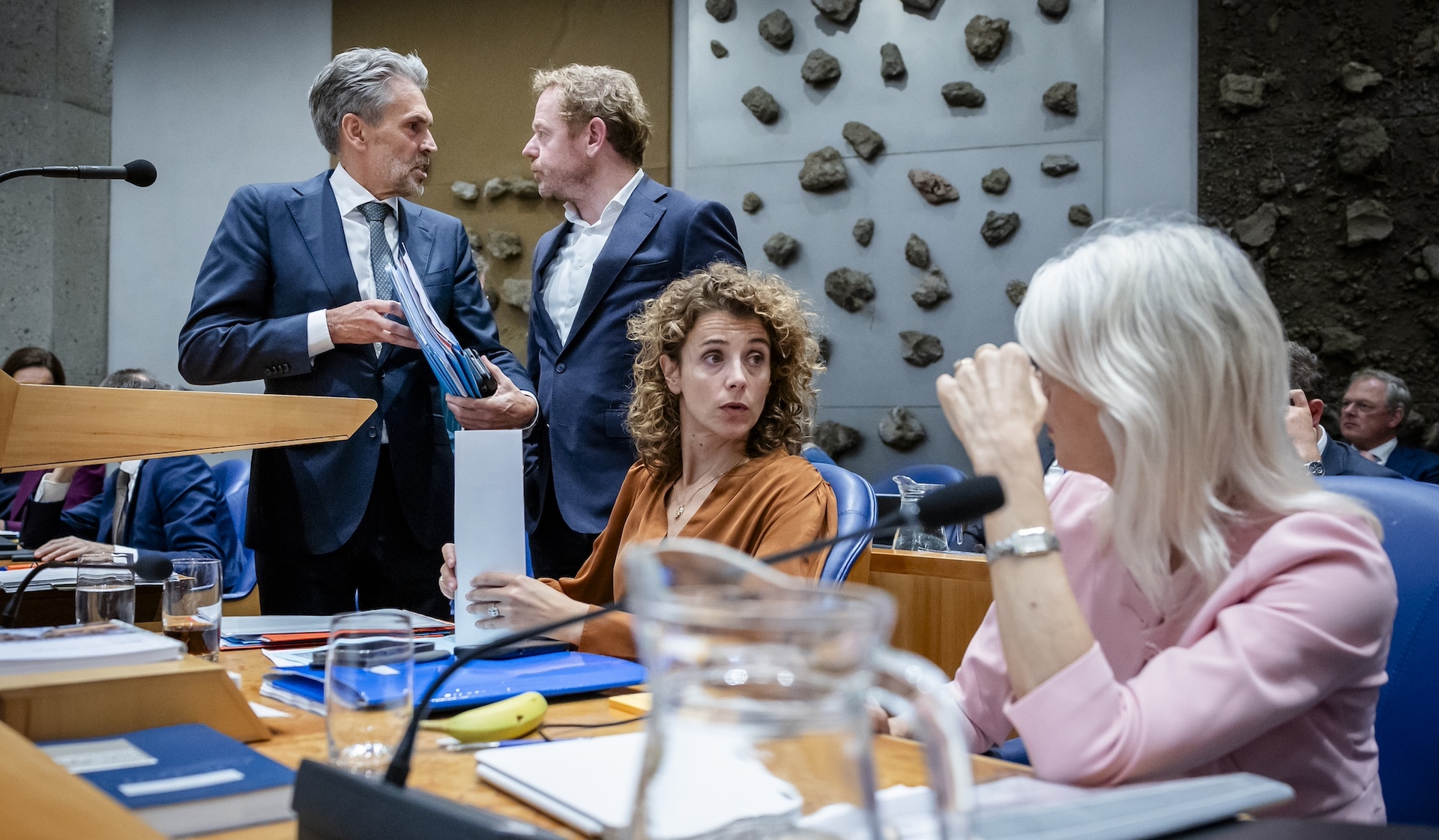 Afbeelding van Puinhoop in Den Haag, wrevel in coalitie