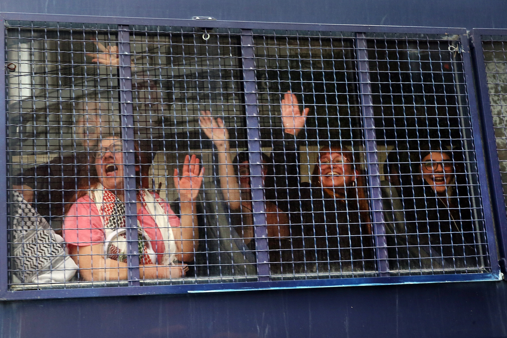 Afbeelding van Griekenland deporteert Europese activisten die deelnamen aan pro-Gaza-protest op universiteit