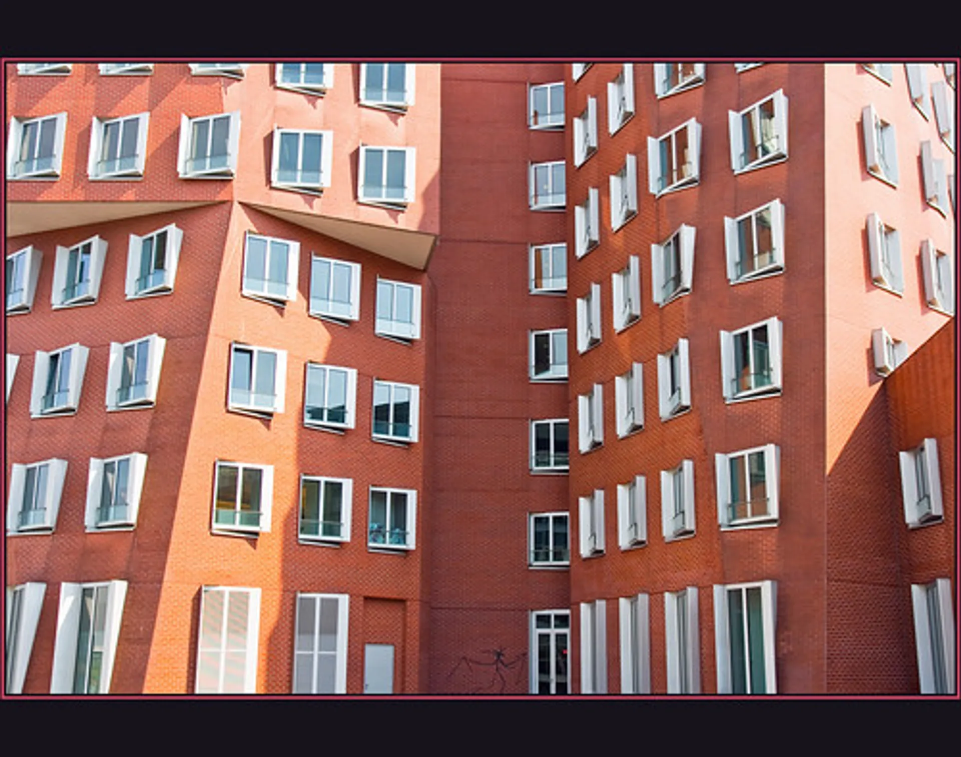 4571546176_1151487957