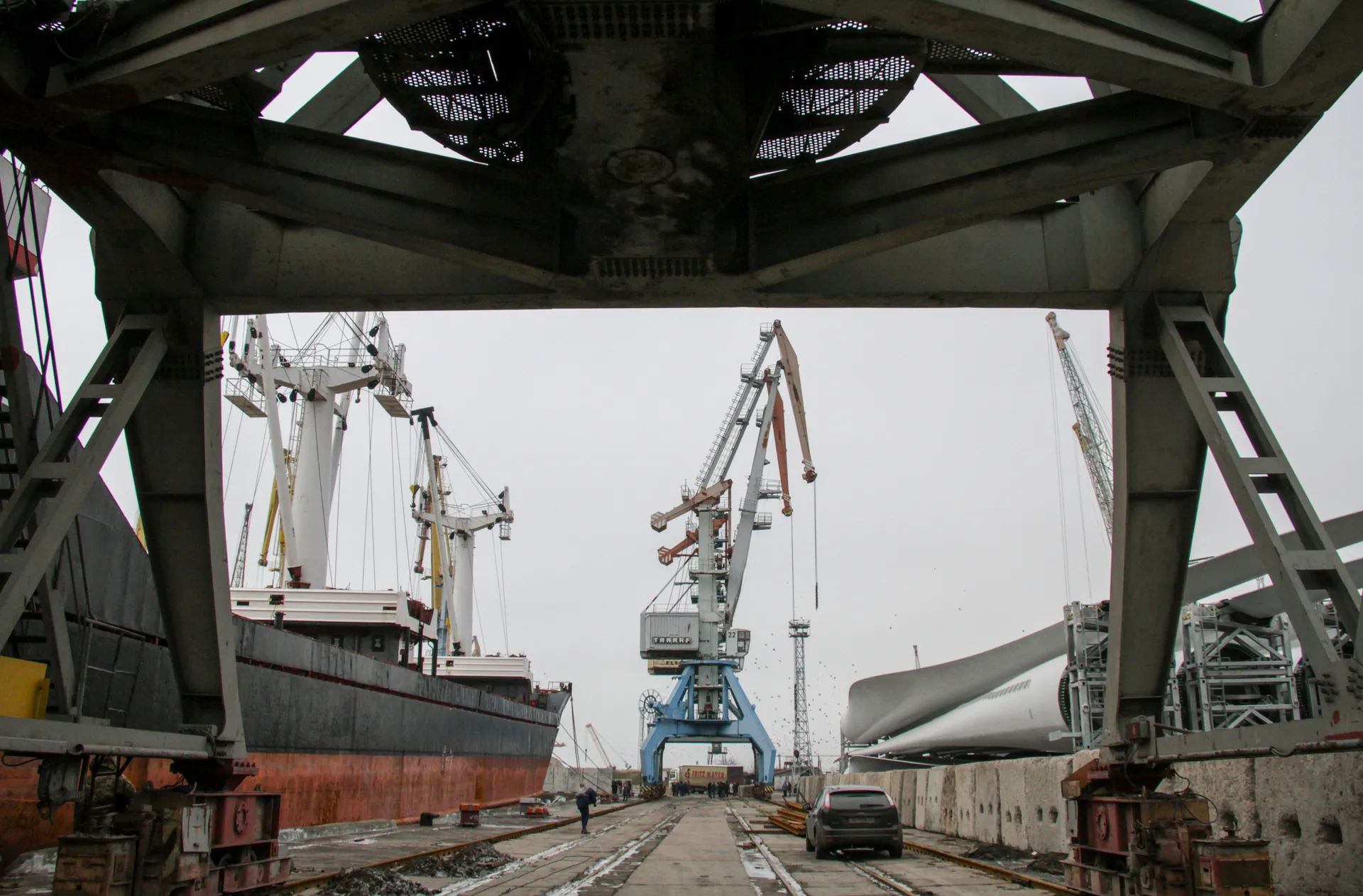 Afbeelding van Russisch invasieleger bombardeert havenstad Odessa waar graan op export ligt te wachten