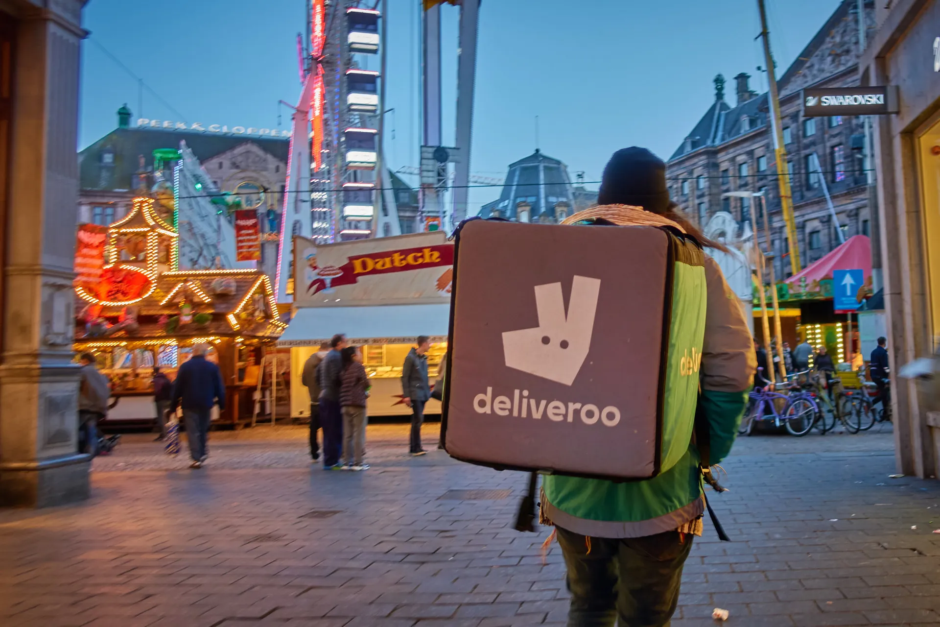Afbeelding van Joop-café met Mei Li Vos en Bondgirl: hoe jij als je thuis kookt ongemerkt Deliveroo subsidieert