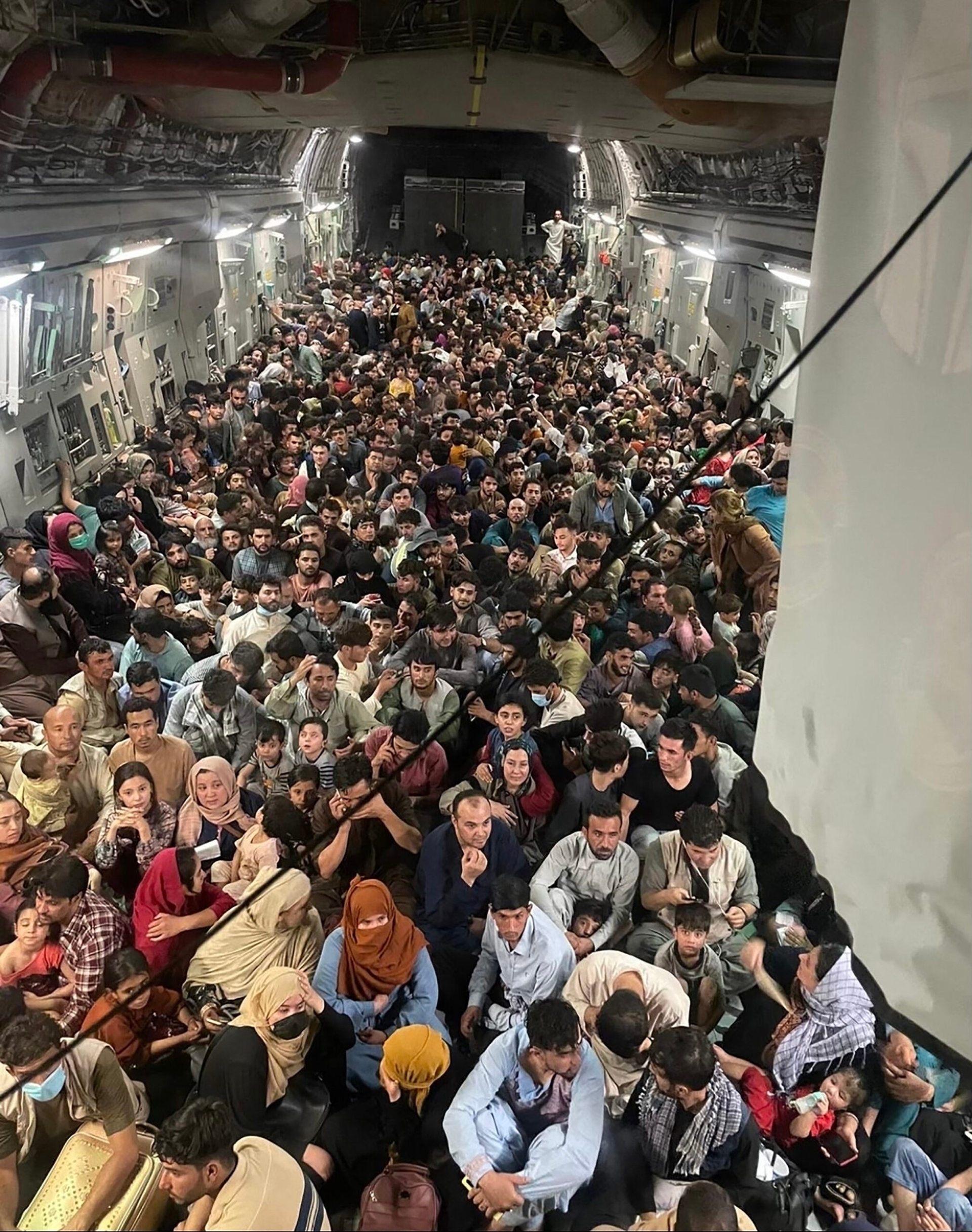 TOPSHOTS - AFGHANISTAN - CONFLICT - REFUGEES - PLANE - EVACUATION