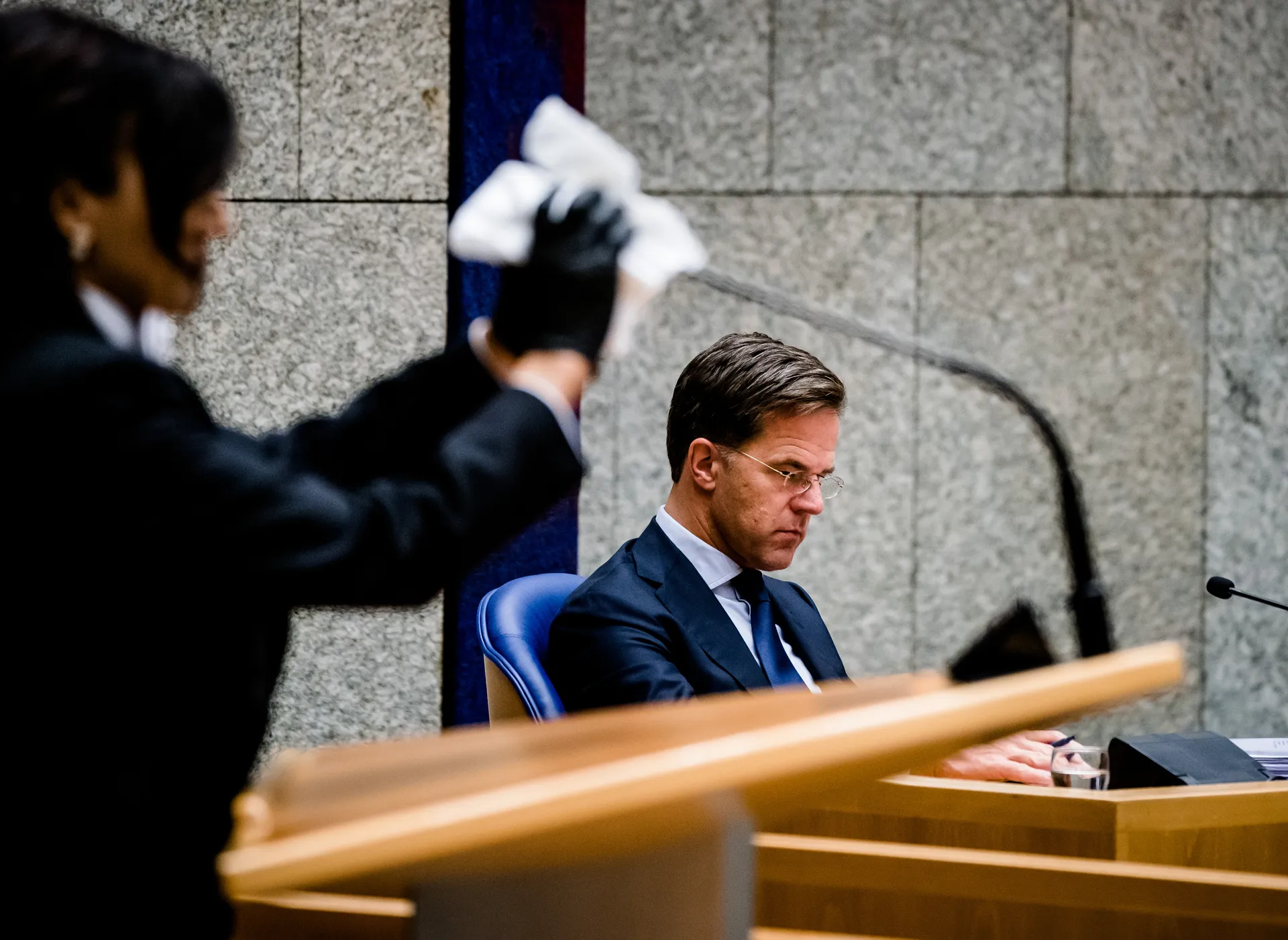 Afbeelding van Kamer verliest vertrouwen in coronabeleid kabinet