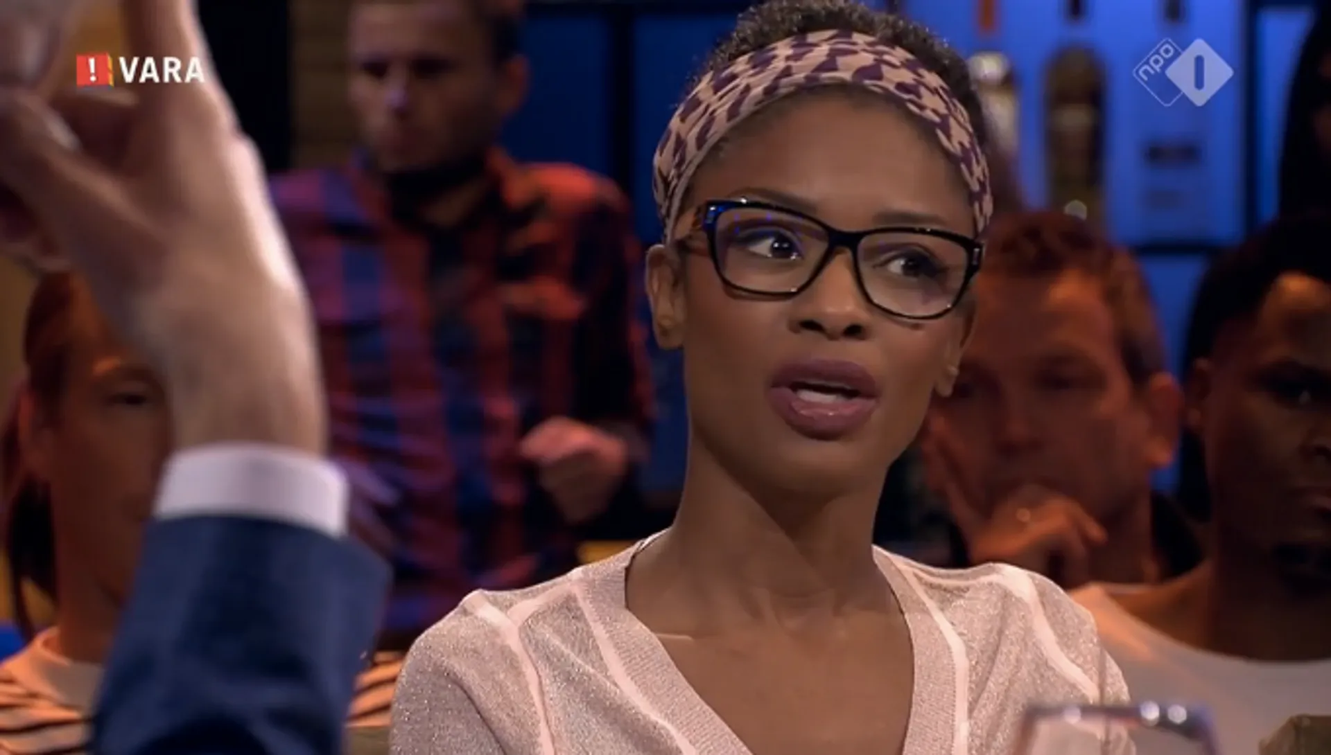 OM vervolgt bedreiger Sylvana Simons, man nu weer op vrije voeten