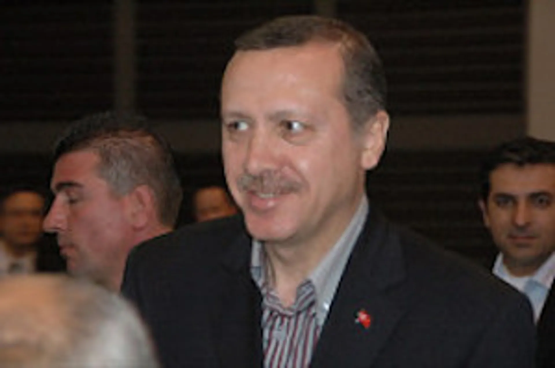 Afbeelding van Duits-Turkse politicologe doet aangifte tegen Erdogan wegens volksopruiing