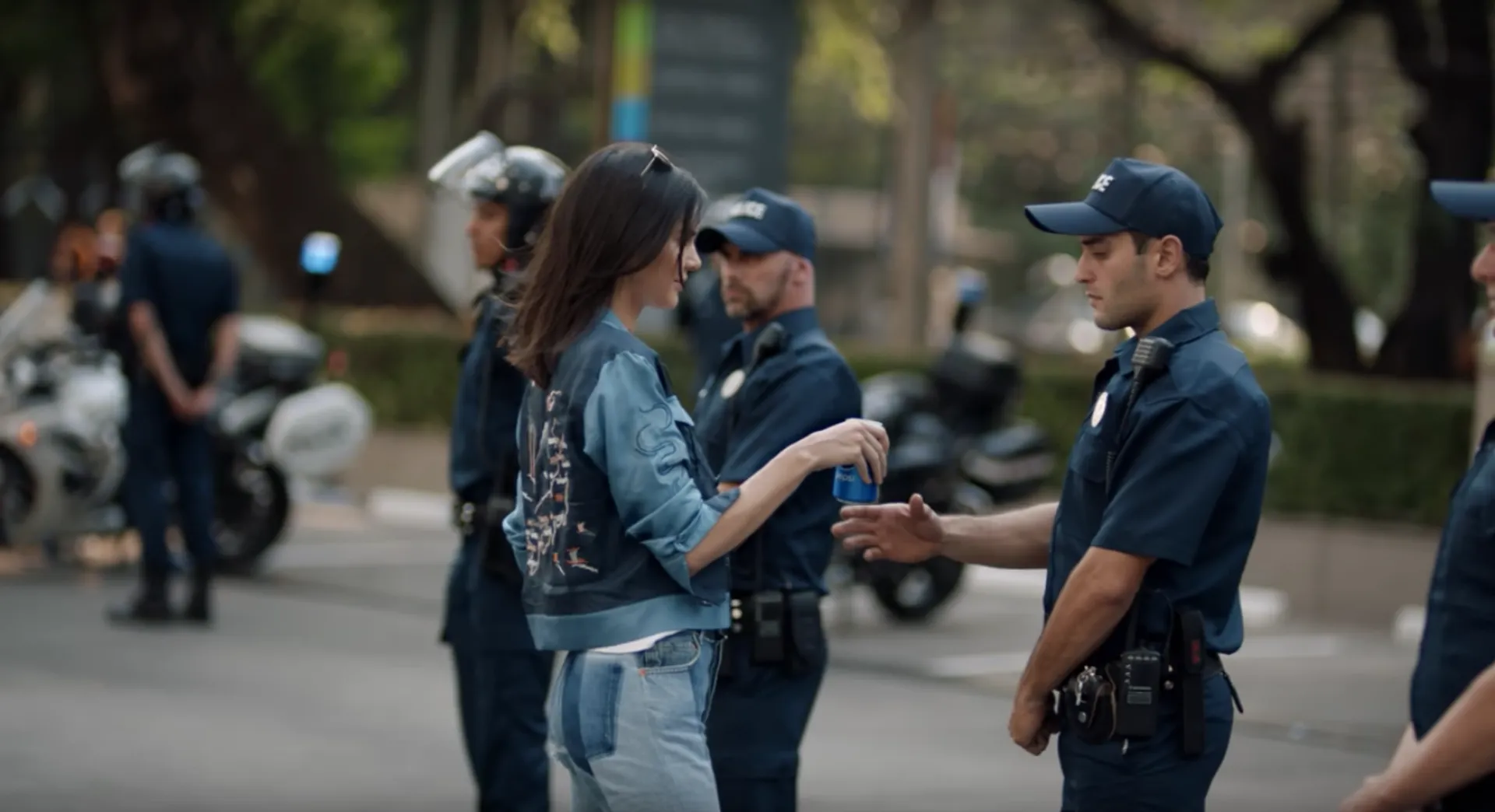 Afbeelding van Pepsi misbruikt protest in onfrisse commercial