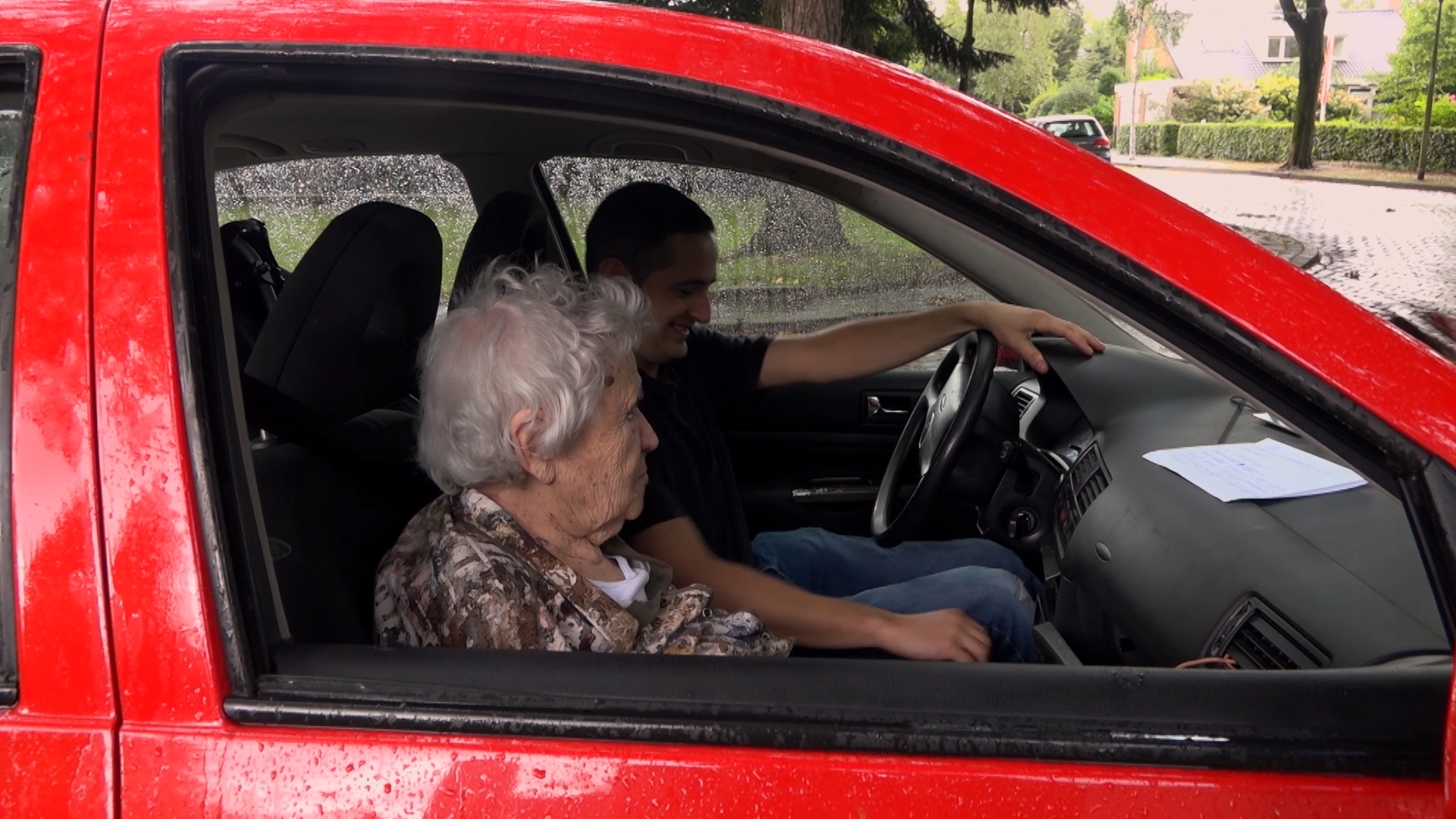 Afbeelding van Ode aan de mantelzorgers: Oma en Chris & de rode auto