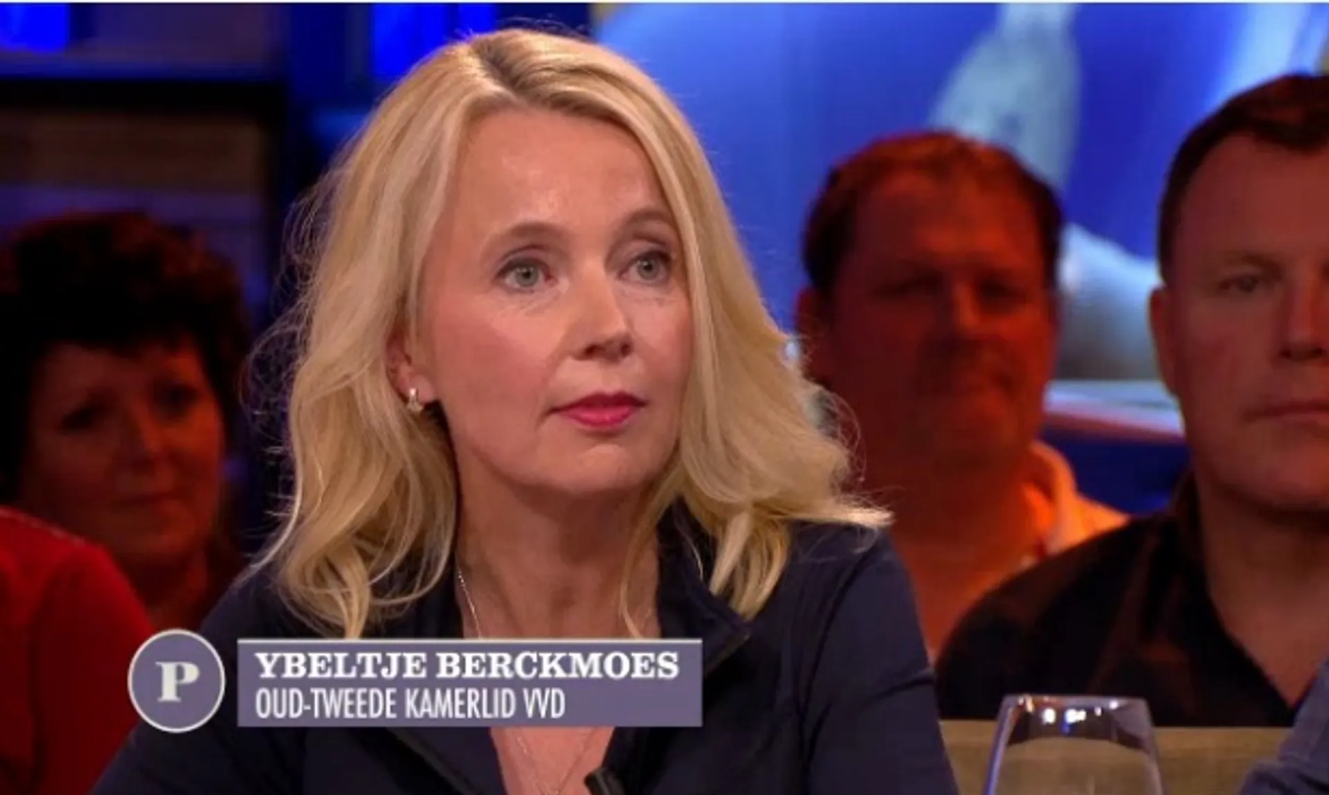 Afbeelding van Voormalig VVD-Kamerlid klapt uit de school en verwoest beeld gezellige volkspartij