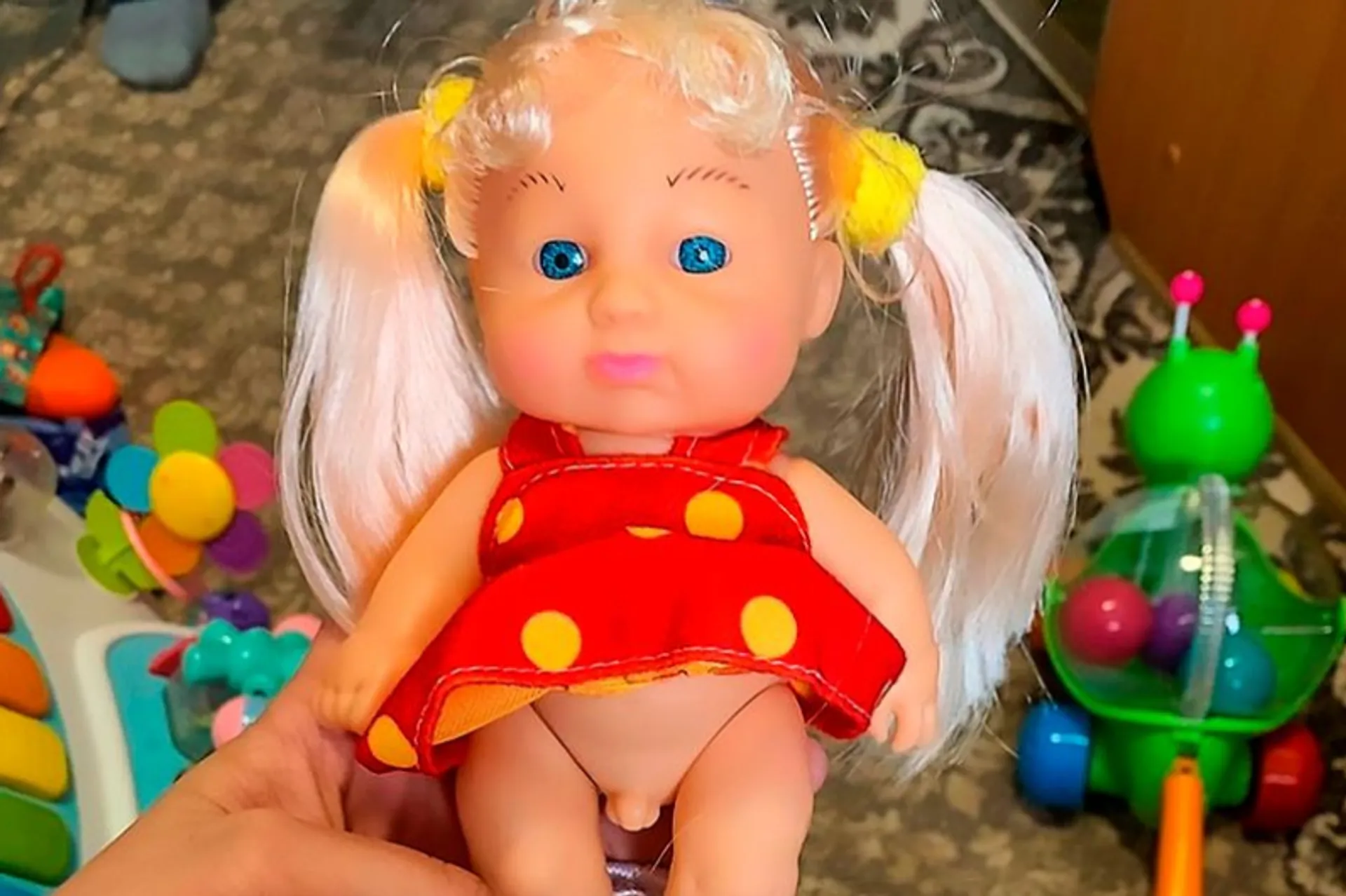 Afbeelding van Russische ouders woest om verkoop transgenderpop