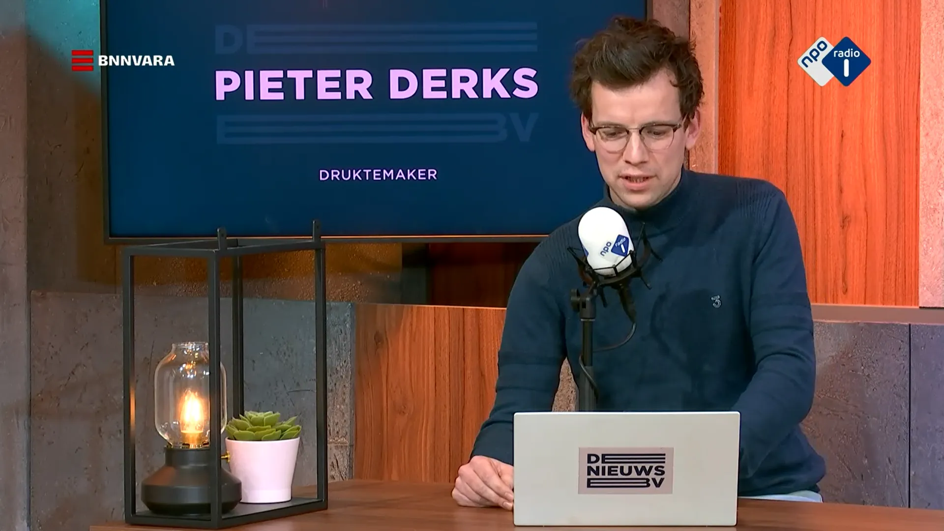 Afbeelding van ‘Amalia, trek ze over tafel vanmiddag, red de democratie’