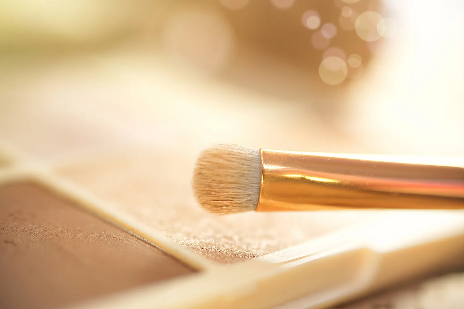Afbeelding van Assortiment make-up in drogisterijen sluit klanten met donkere huid uit