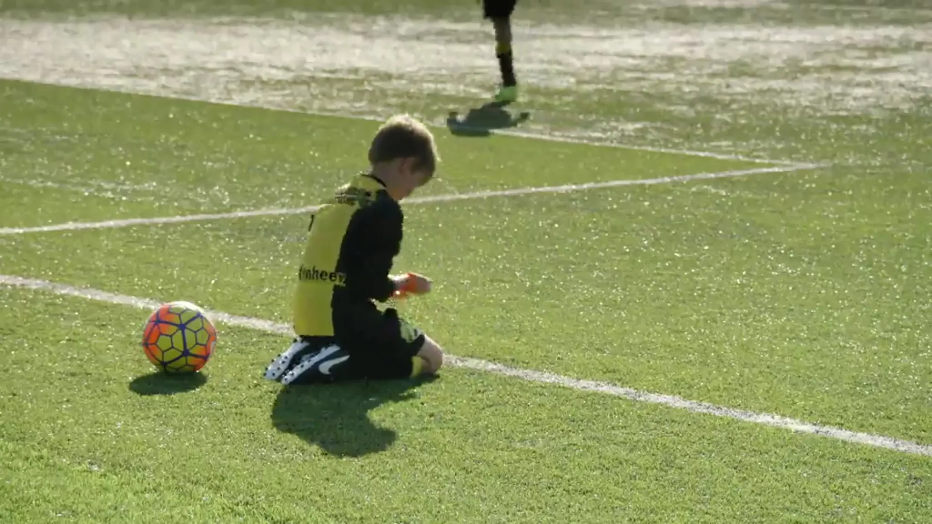 Afbeelding van Nog meer kankerverwekkende stoffen in korrels kunstgrasvelden
