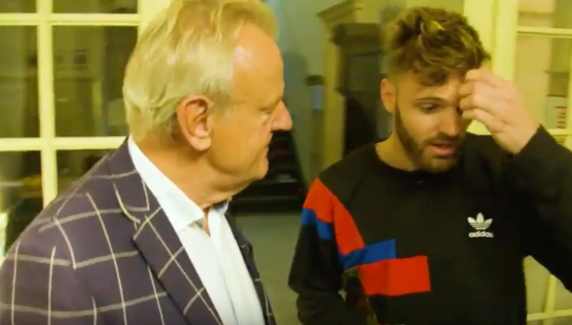 Afbeelding van Kijken: Hoe Tim Hofman een kapotte kaak werd geslagen