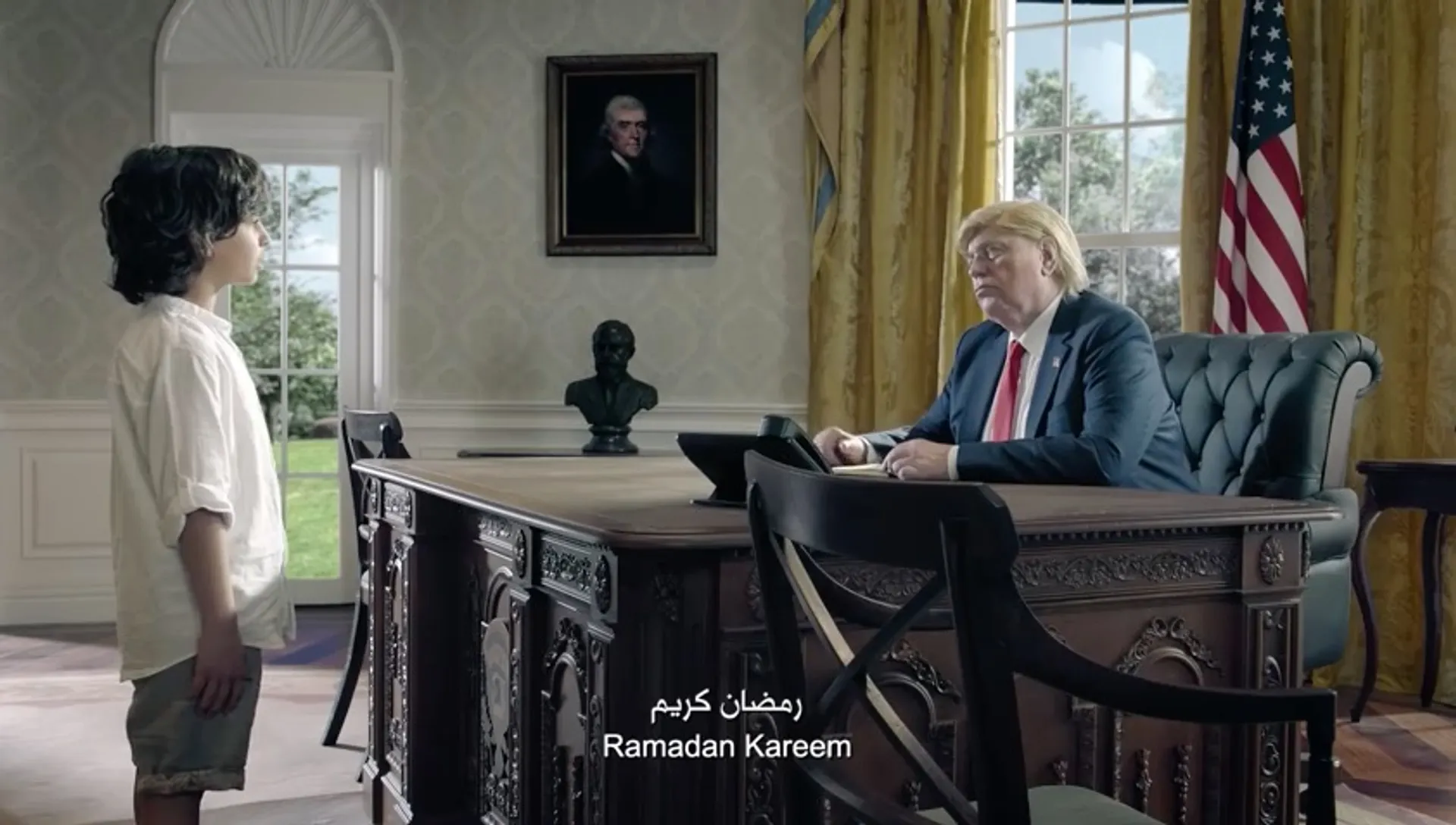 Afbeelding van Commercial met Arabisch vluchtelingenkind oogst koninklijke lof en harde kritiek