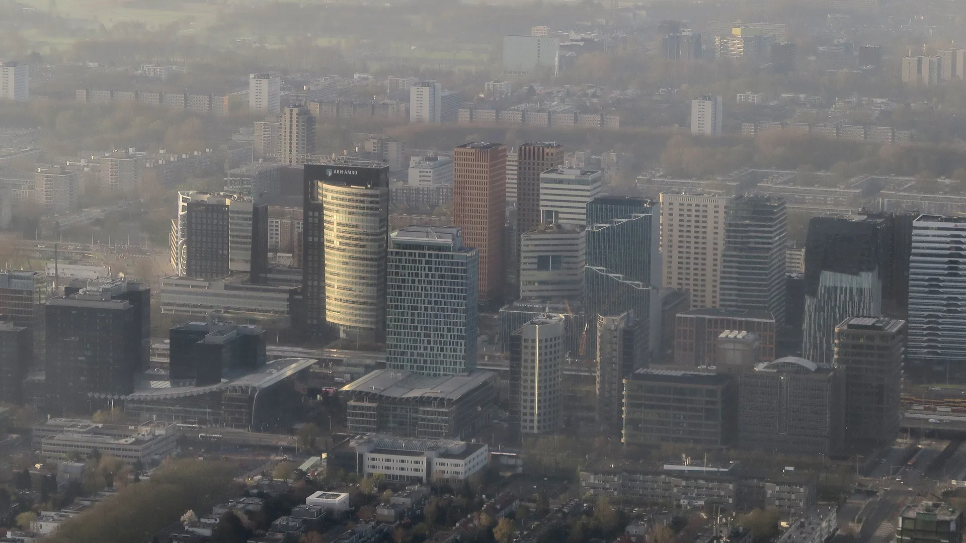 Afbeelding van Hoogleraren in dienst van de Zuidas beïnvloeden belastingwetgeving