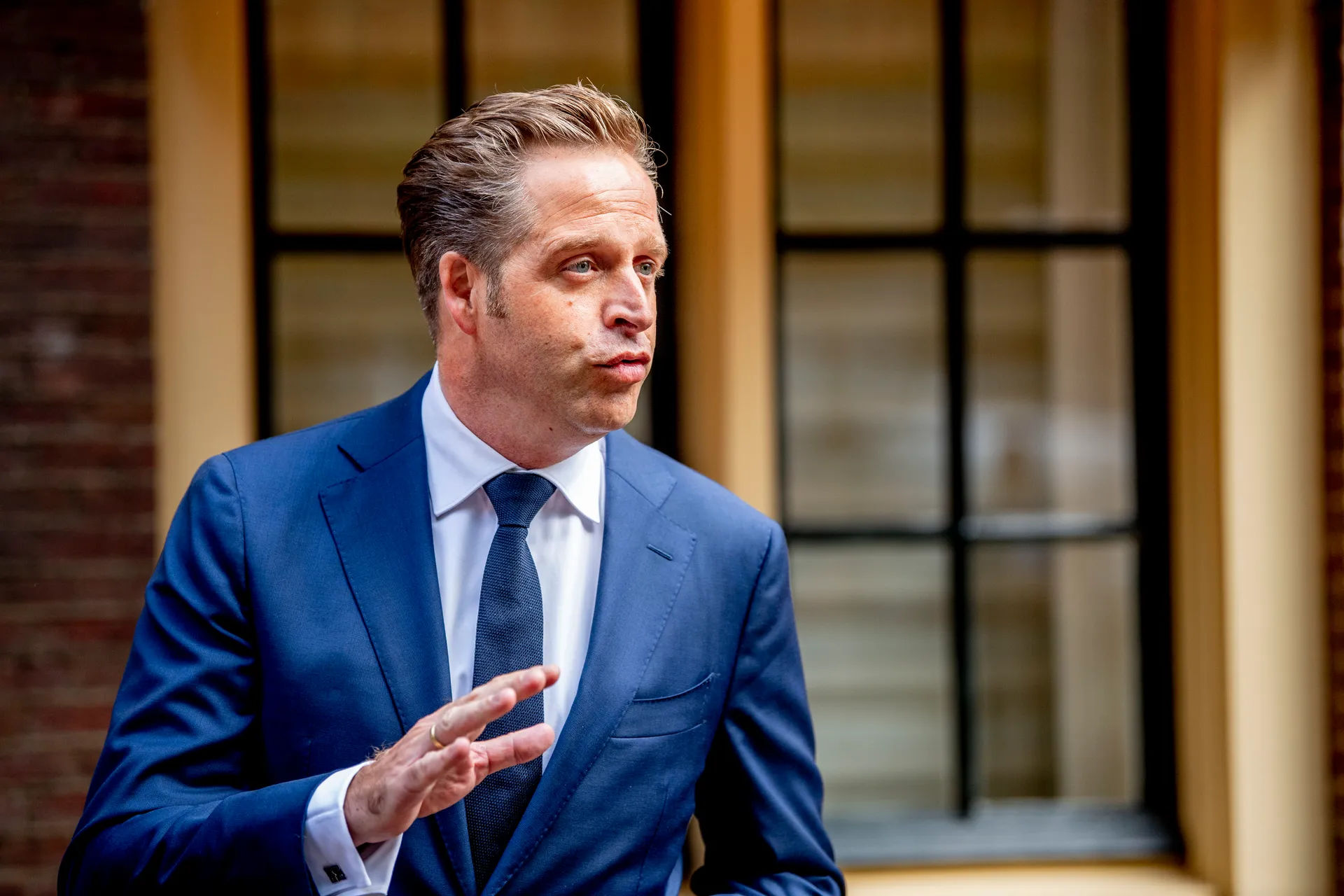 Hugo de Jonge belooft weer eens wat - Joop - BNNVARA