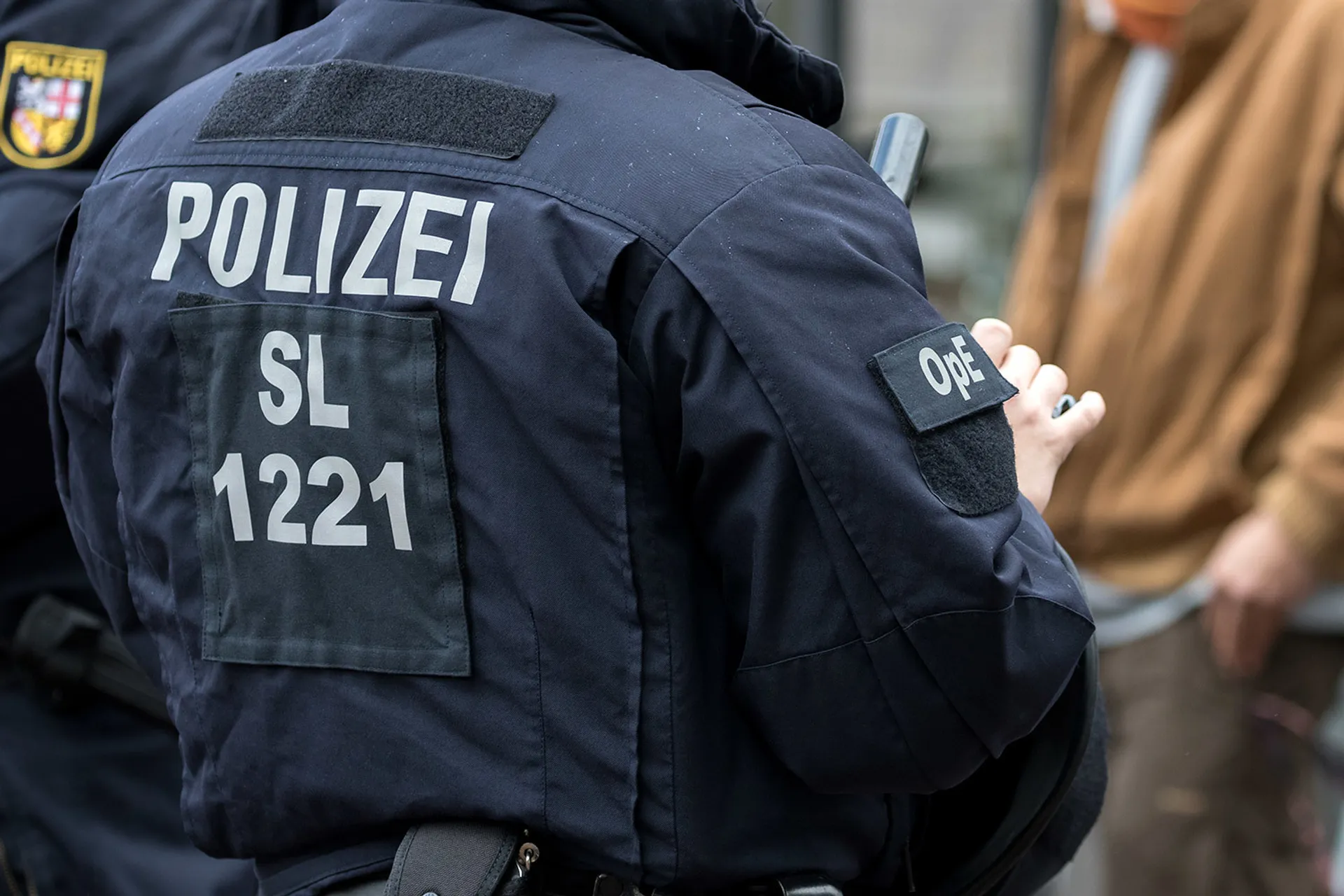 Afbeelding van Terwijl rechtsextremisten agenten aanvallen, prijst Duitse president burgerzin moslims