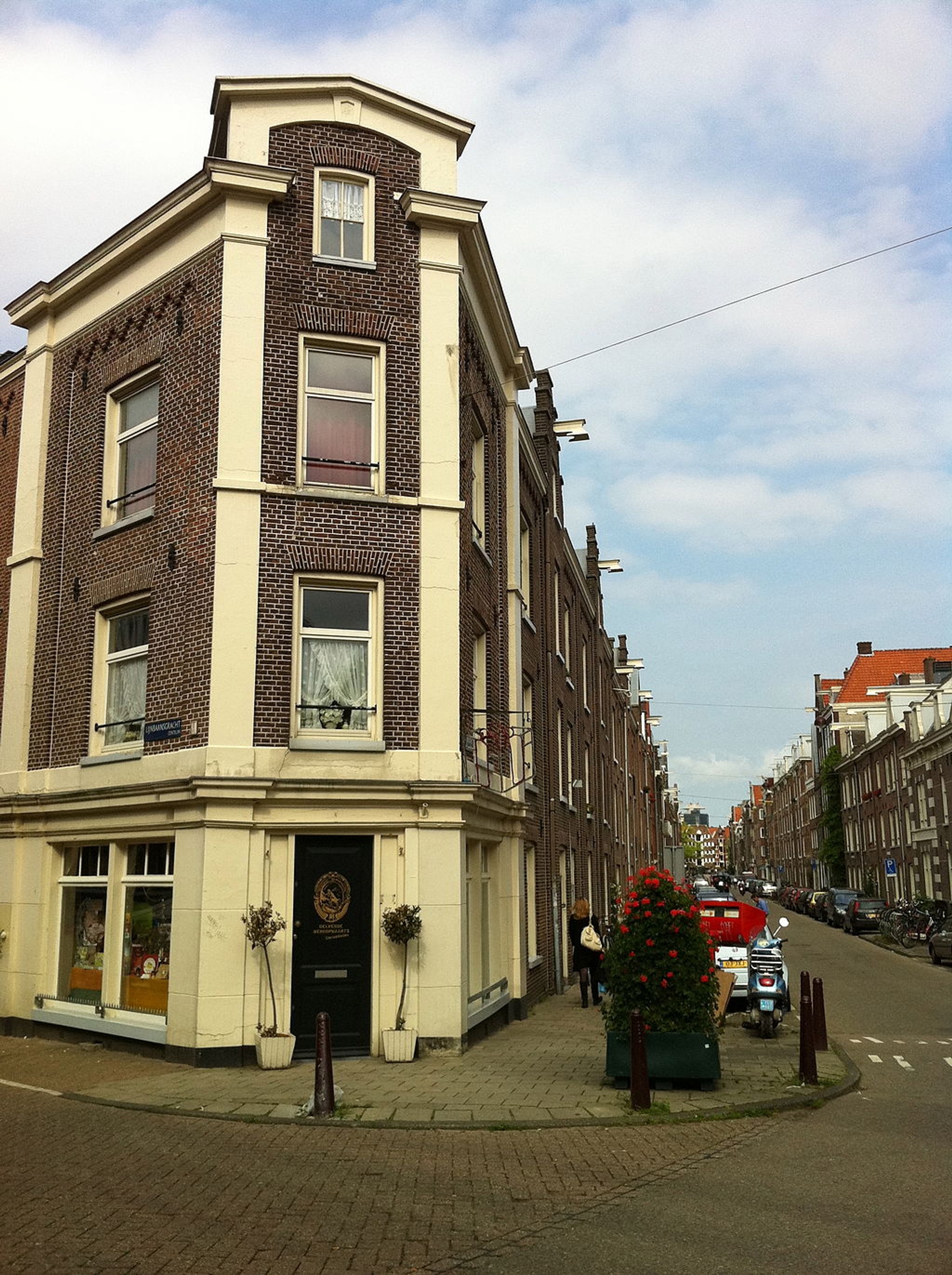 1024px-HoekWillemsstraatLijnbaansgracht