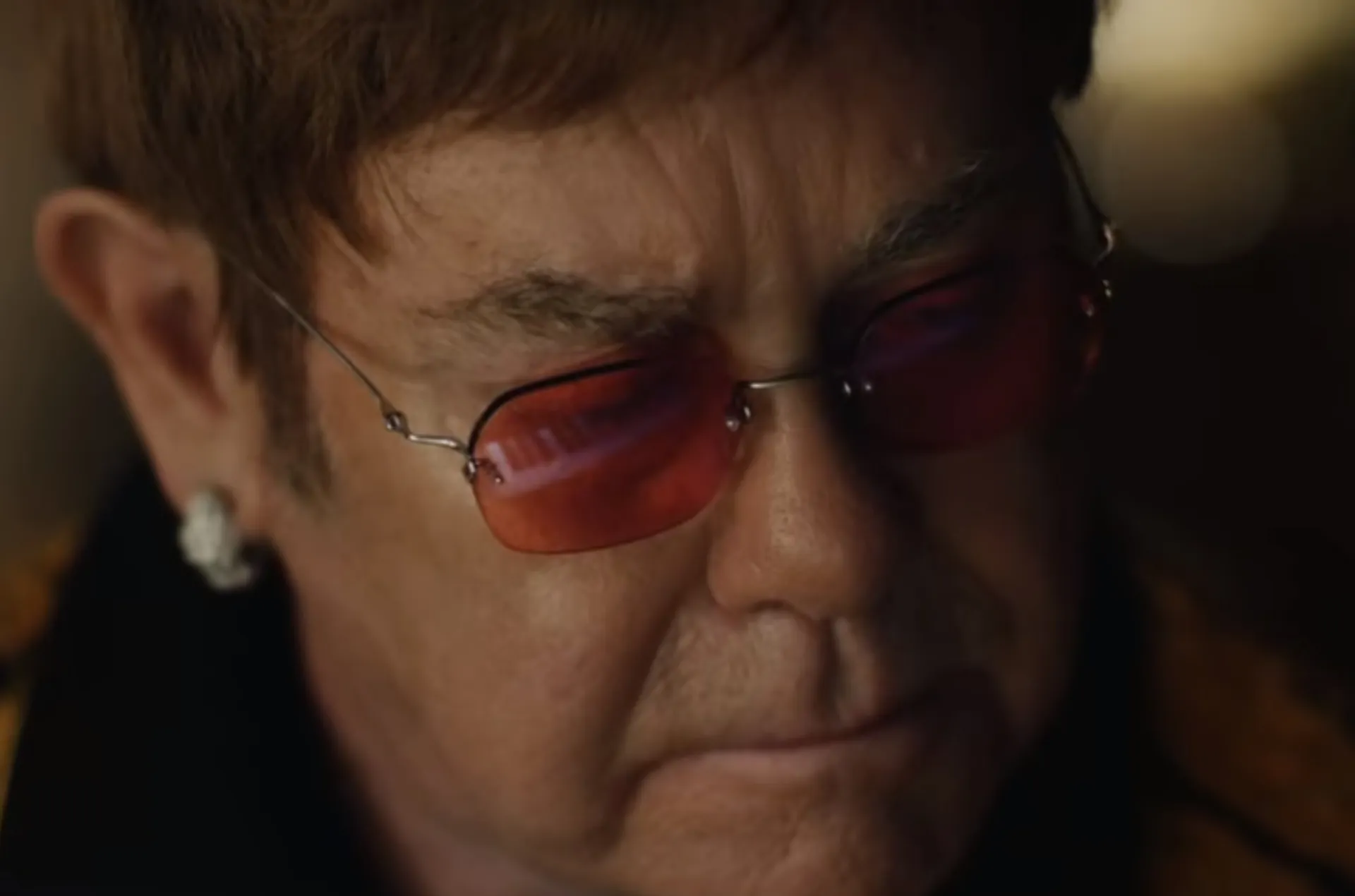 Afbeelding van Elton John laat zien hoe een kerstcadeau een leven kan veranderen