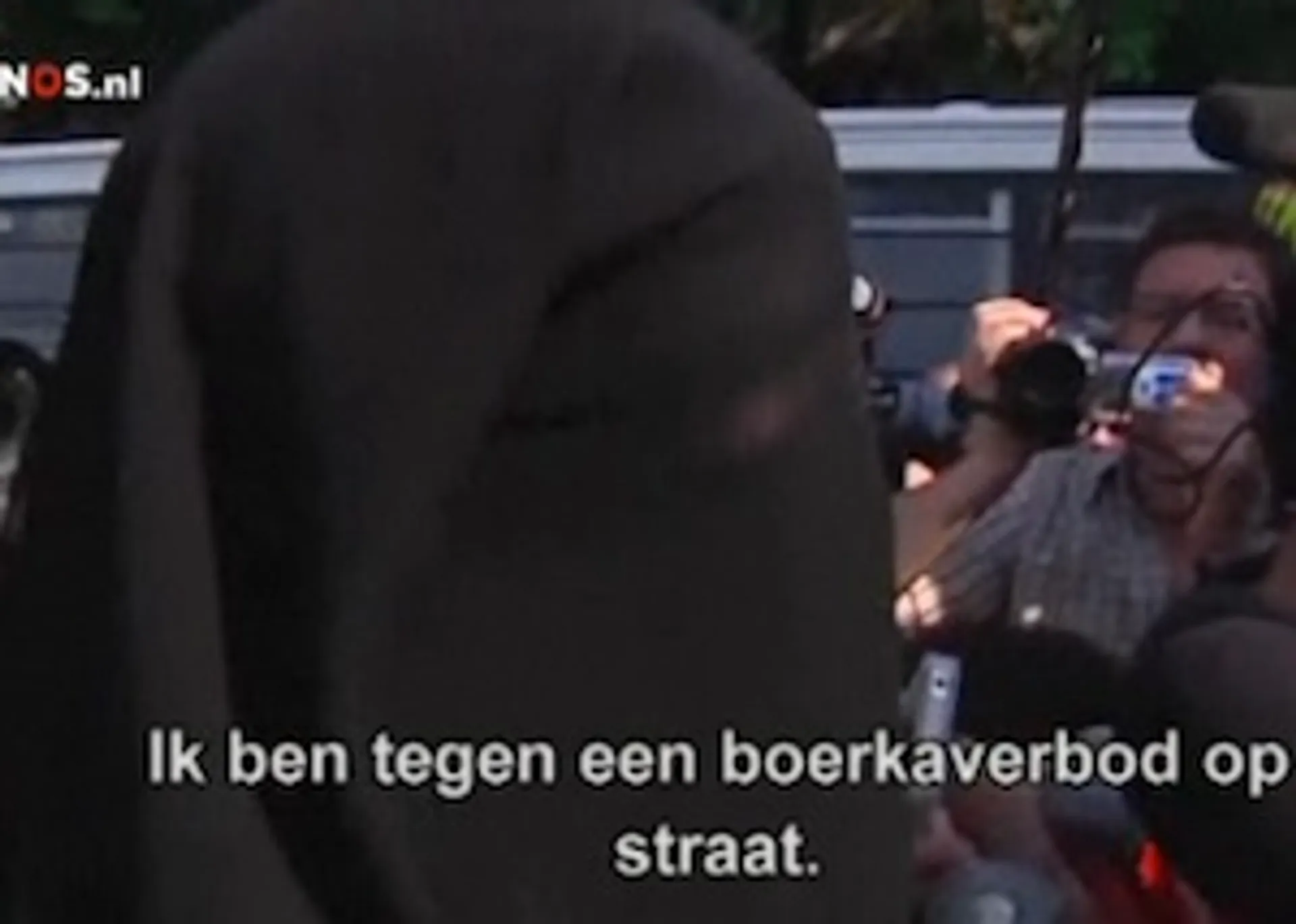 Eerste dag Frans boerka-verbod: twee arrestaties - Joop - BNNVARA