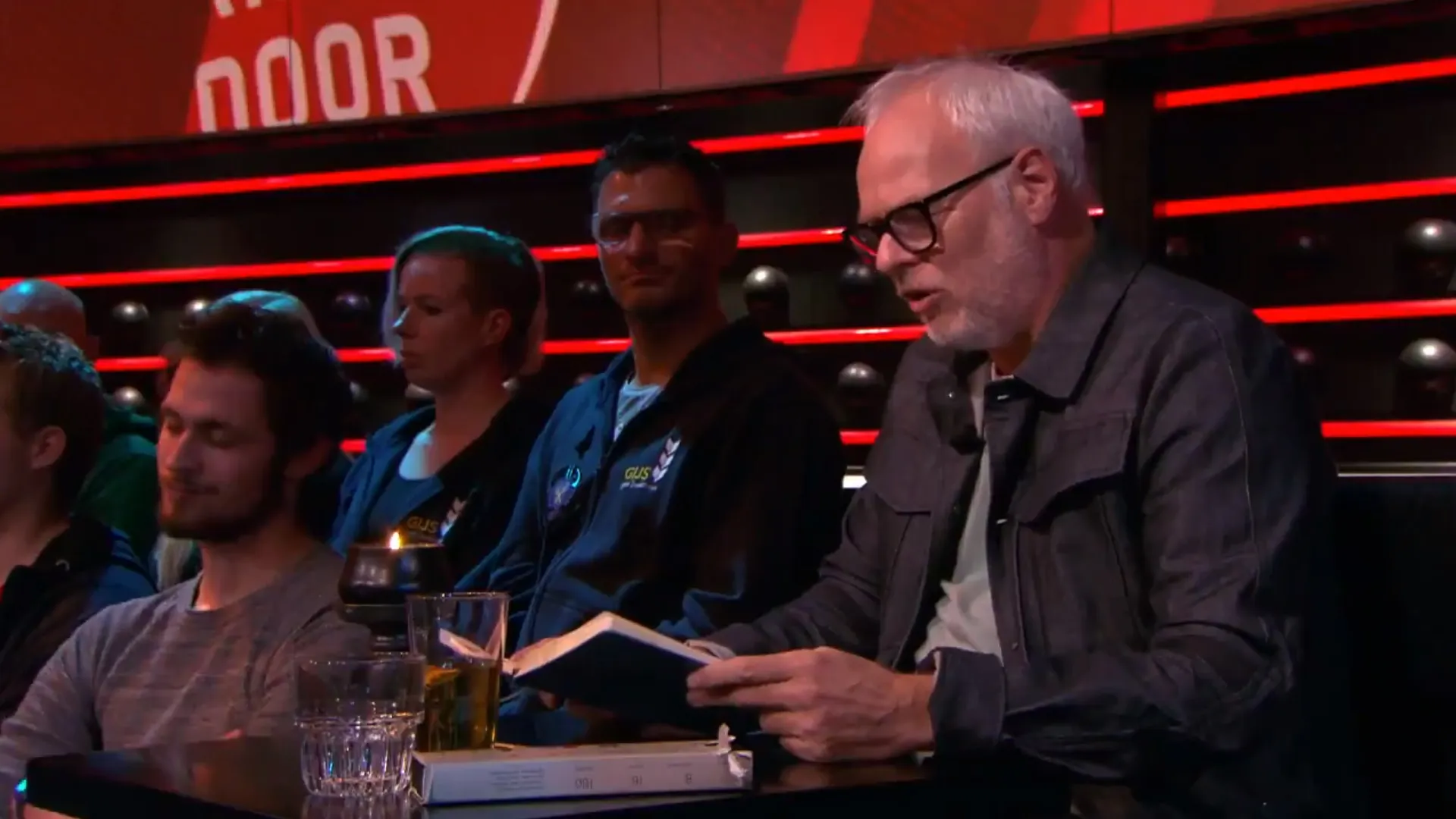 Afbeelding van Nico Dijkshoorn: ‘Verplegers, thuiszorgers: koop een trekker’