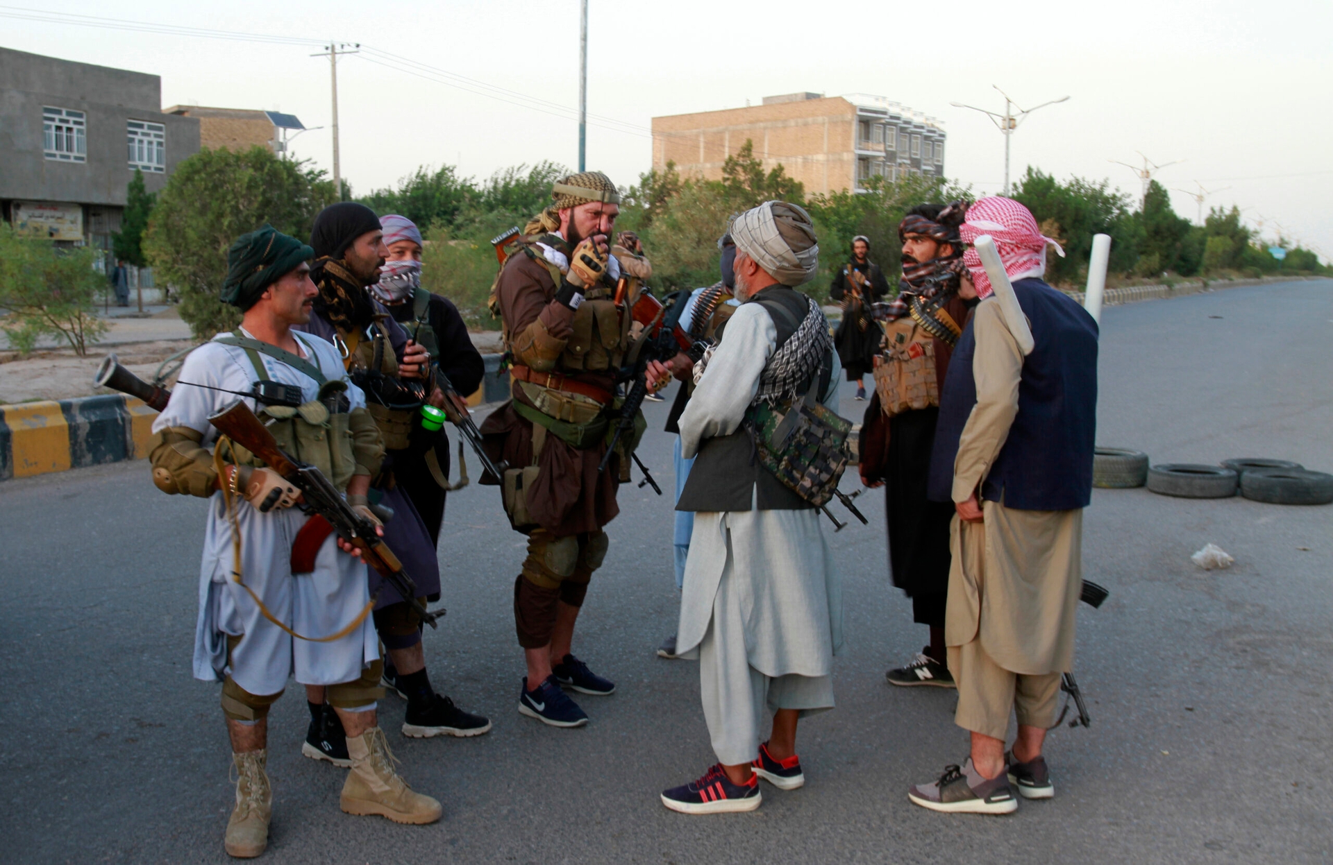 Afbeelding van Nederland haalt ambassadepersoneel en tolken op uit Kabul