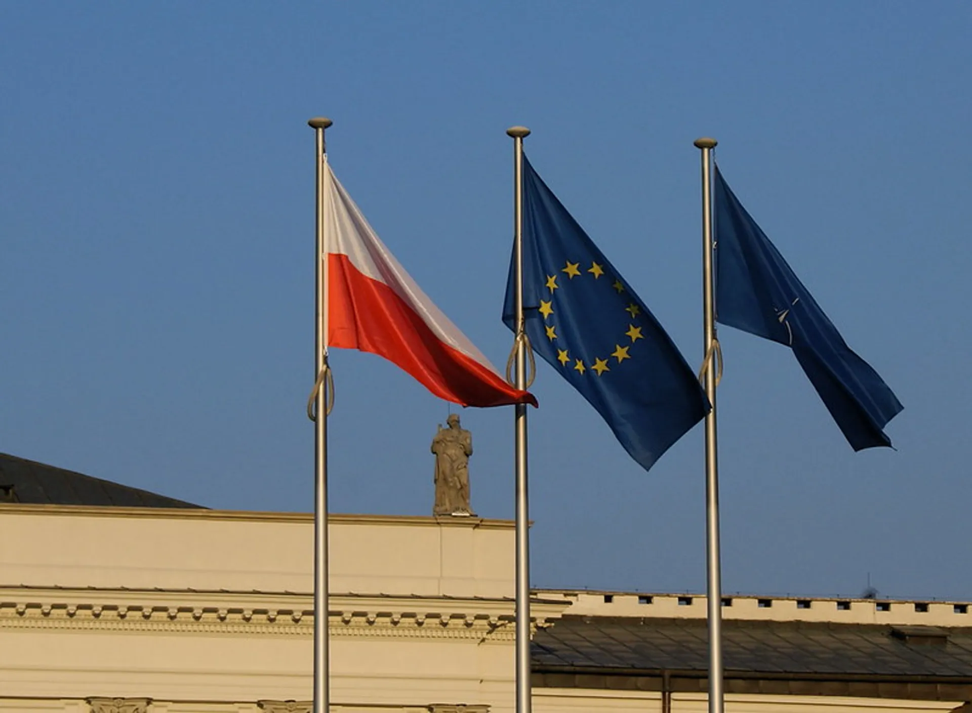 Durft de EU Polen wel aan te pakken? - Joop - BNNVARA