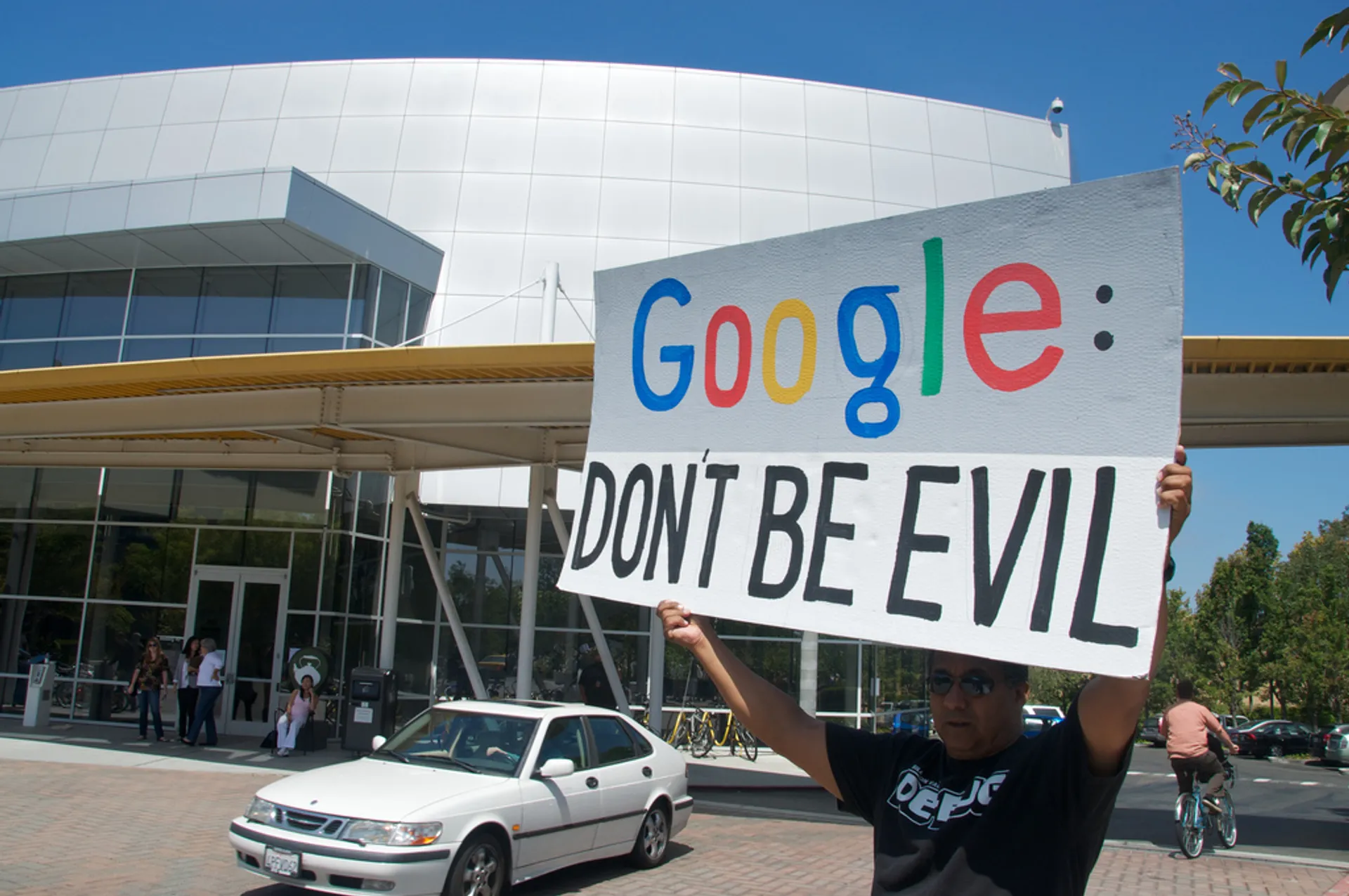 Afbeelding van ‘Don't be evil’ - de moraliteit van Google en van Facebook