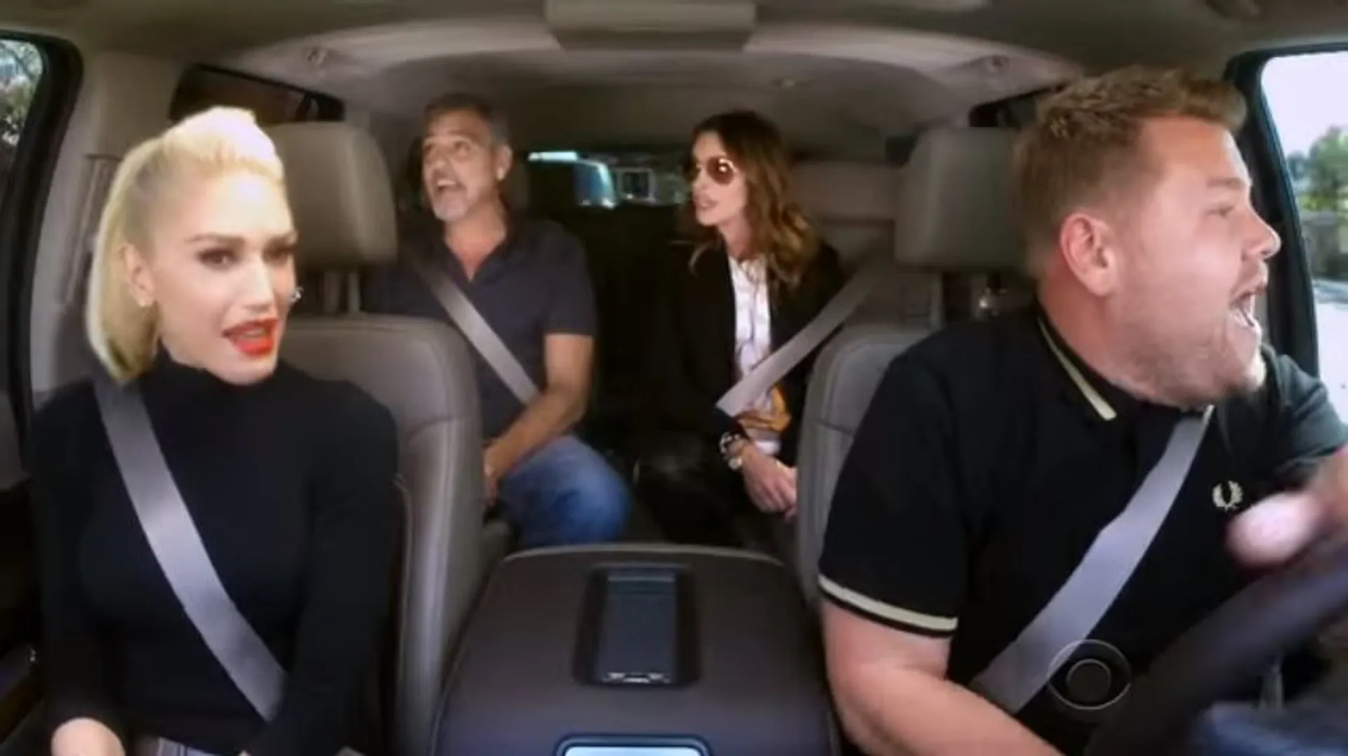 Clooney en Julia Roberts crashen 'Carpool Karaoke' Gwen Stefani