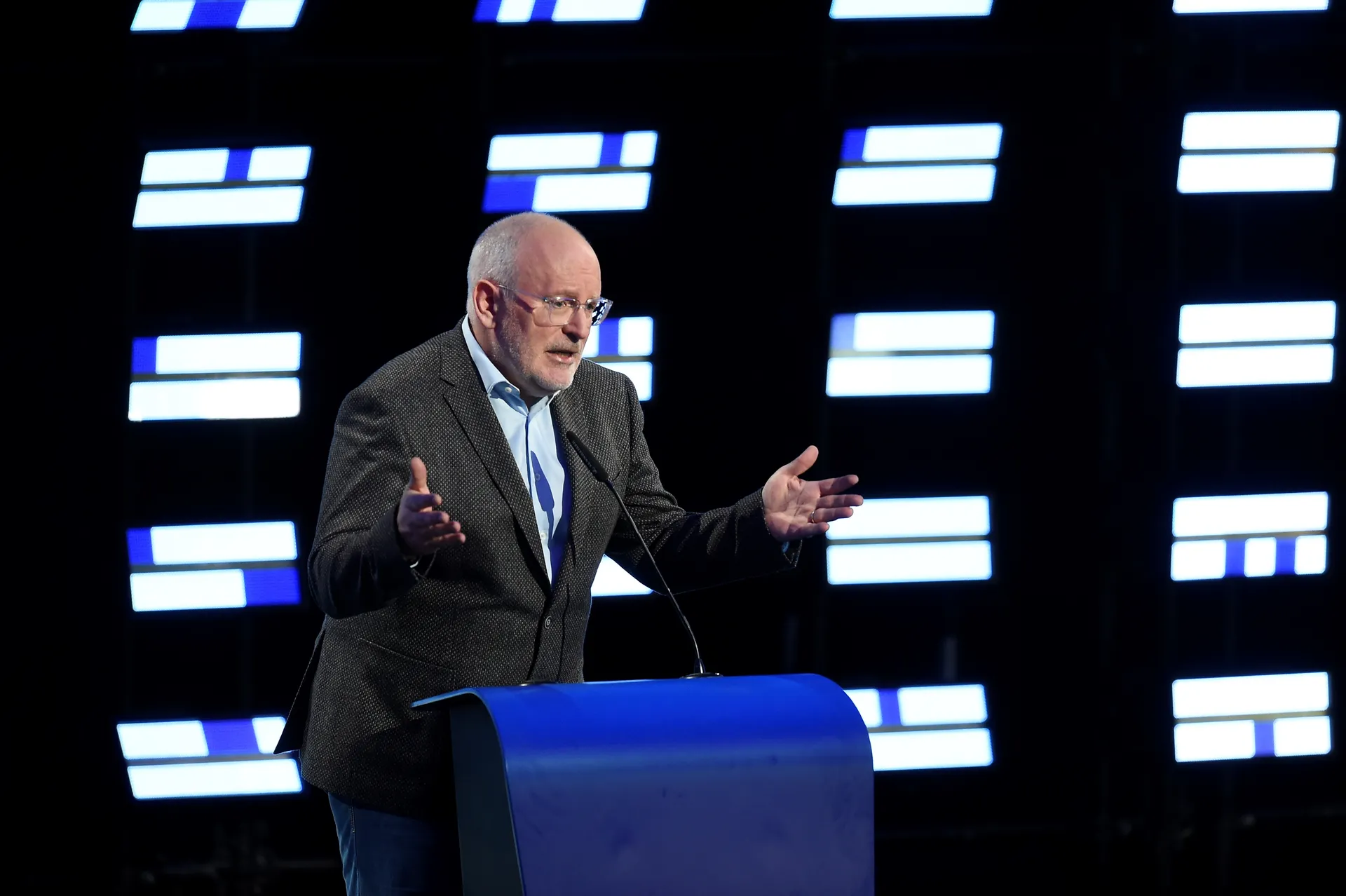 Afbeelding van Europese Green Deal: Frans Timmermans wil 2 miljard bomen planten