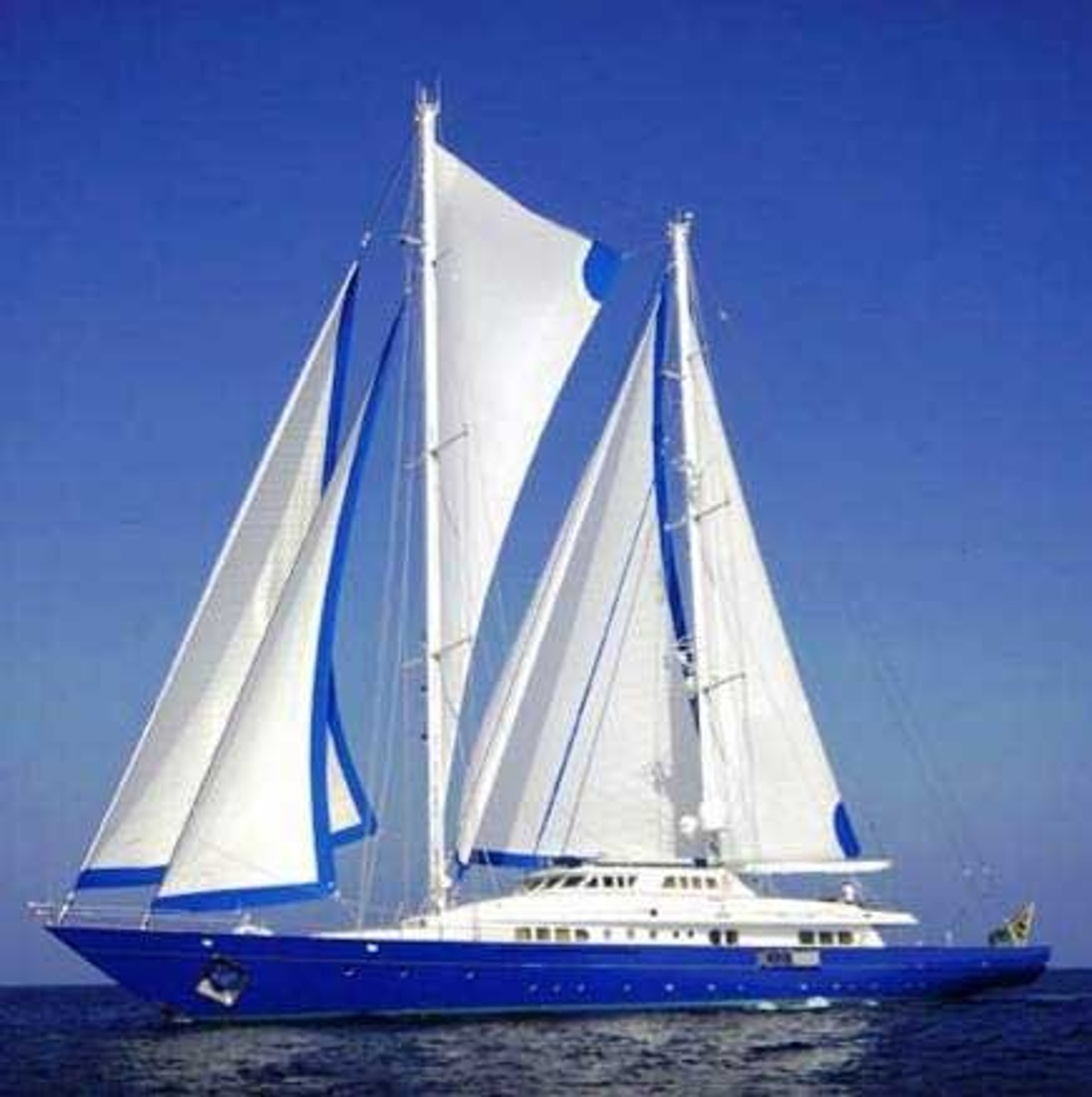 RTEmagicC_blue-gold-sailing-yacht.jpg