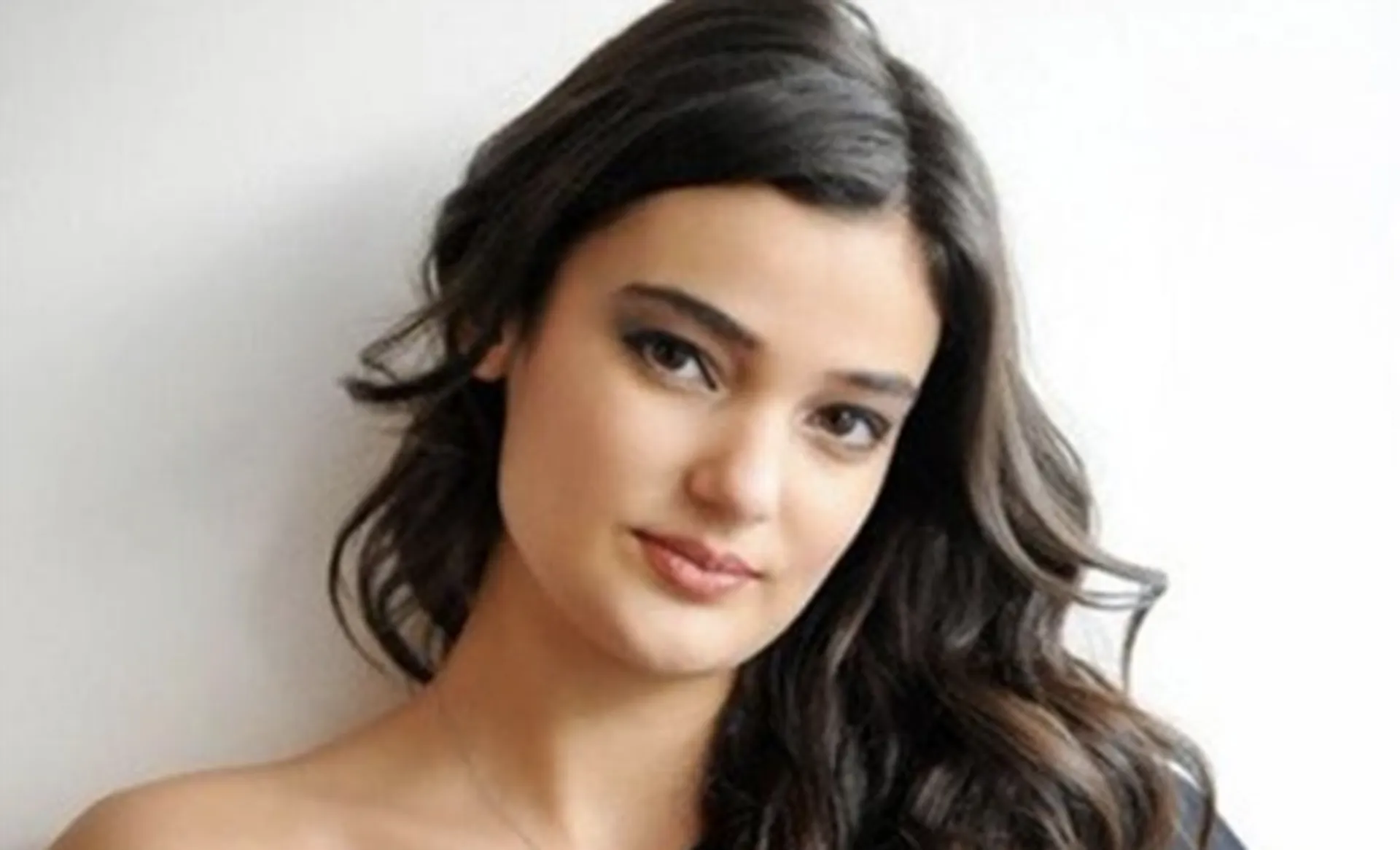 Voormalig miss Turkije veroordeeld voor 'beledigen' Erdogan - Joop