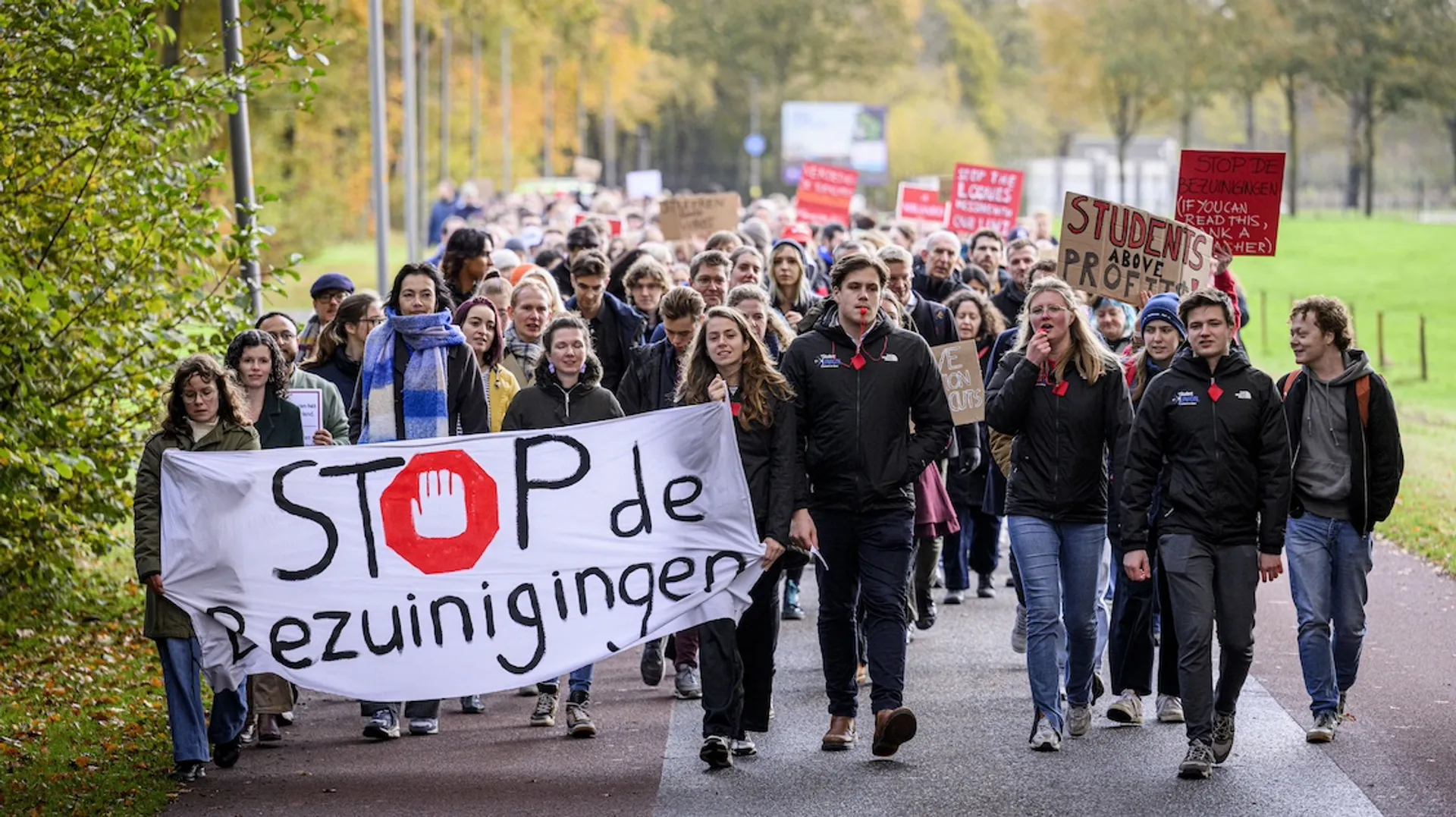 Afbeelding van Sharon Dijksma en de wolf