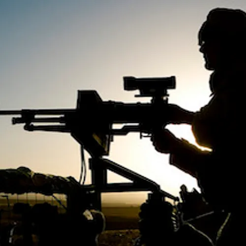 De wapenindustrie levert aan beide partijen