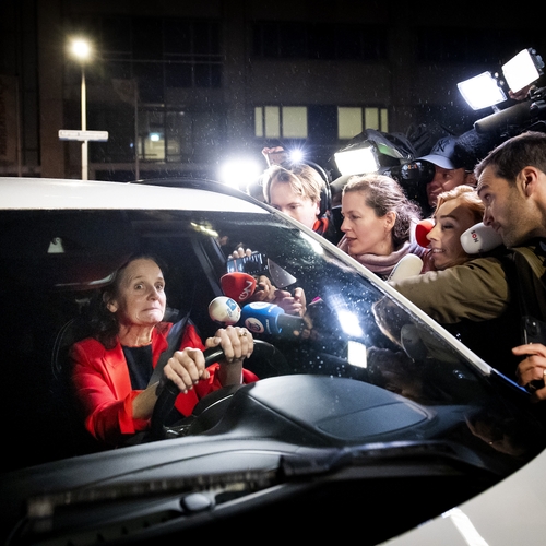 NSC-ers redden hun salaris maar verliezen hun zelfrespect