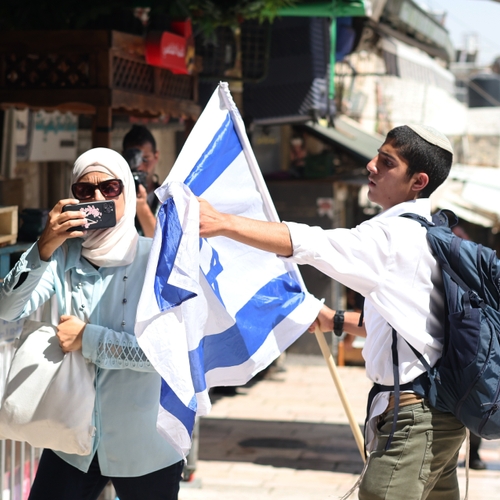 Kustaw Bessems trapt in de drogreden van de Israël-lobby
